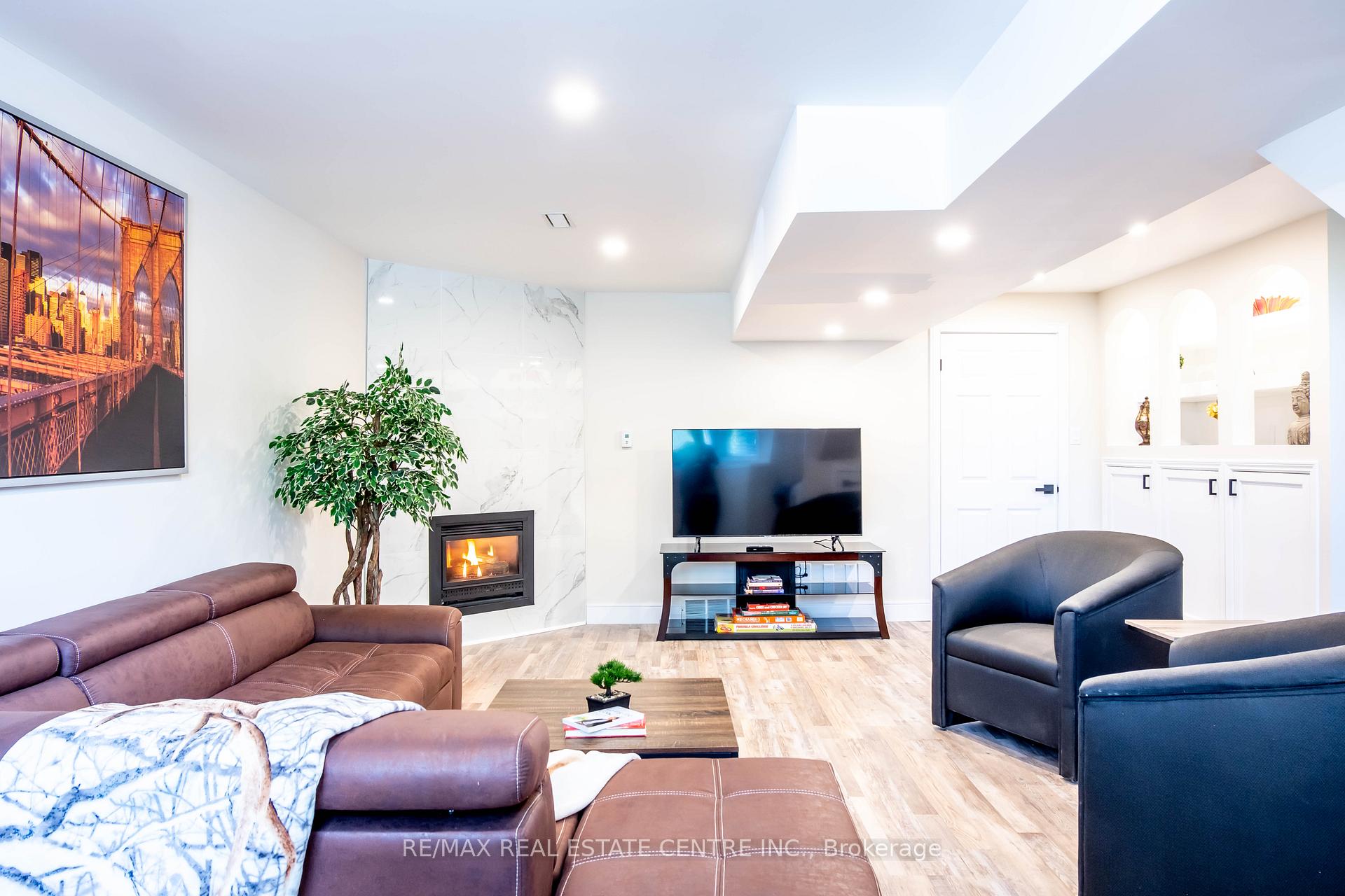 Photo 18 of 363 Wintergreen Drive, Waterloo — HOMEH