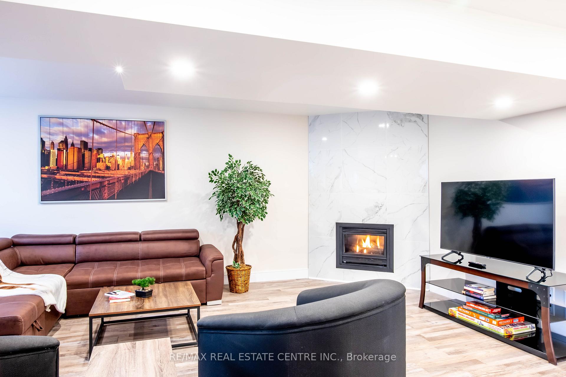 Photo 19 of 363 Wintergreen Drive, Waterloo — HOMEH