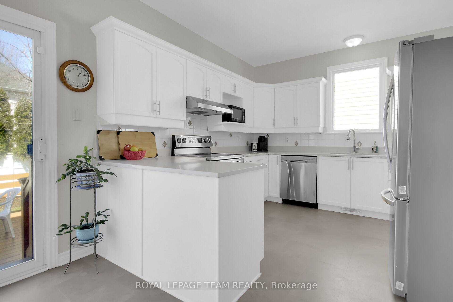 Photo 10 of 19 Athena Way, Ottawa, Barrhaven East — HOMEH