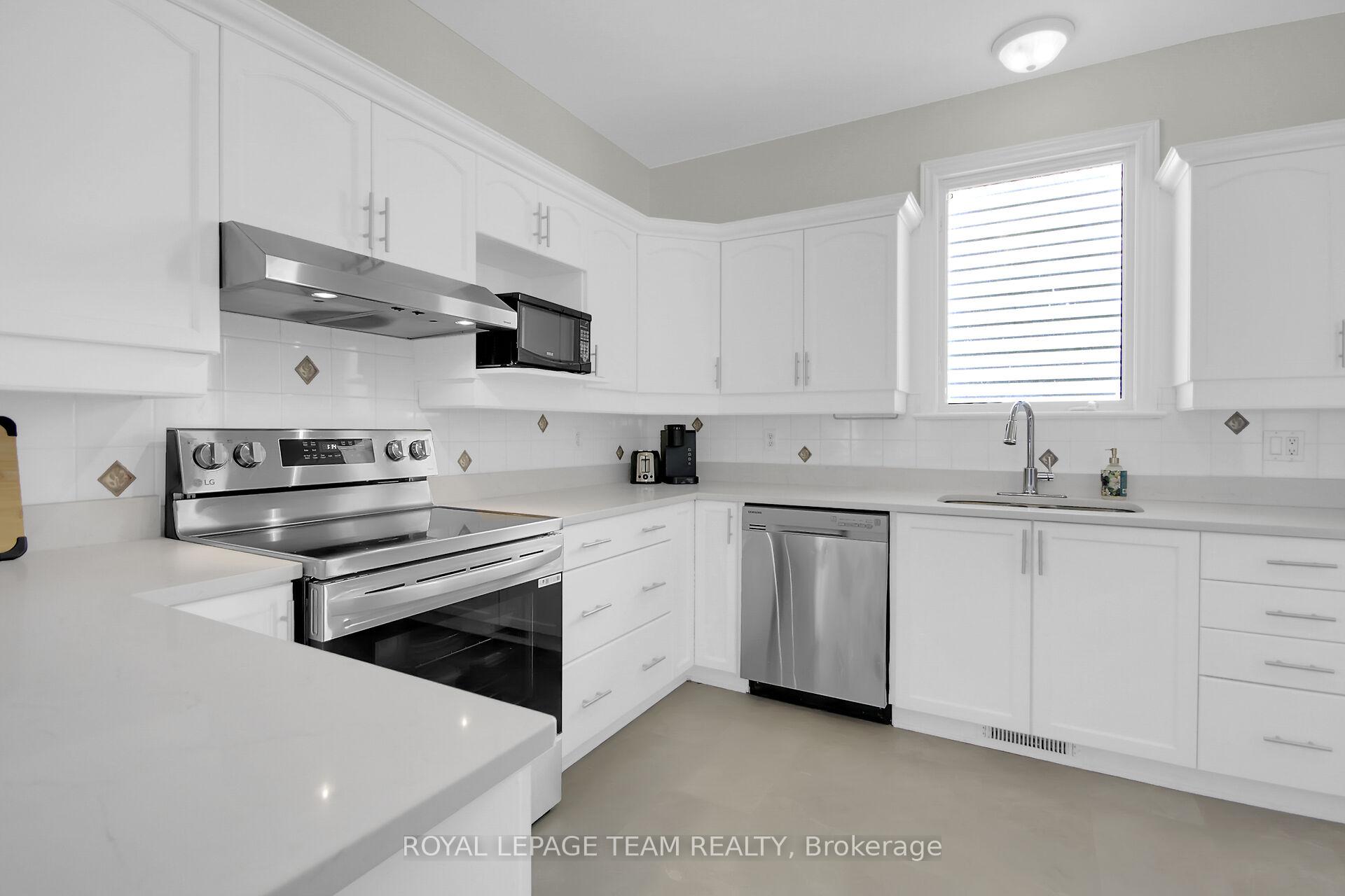 Photo 11 of 19 Athena Way, Ottawa, Barrhaven East — HOMEH