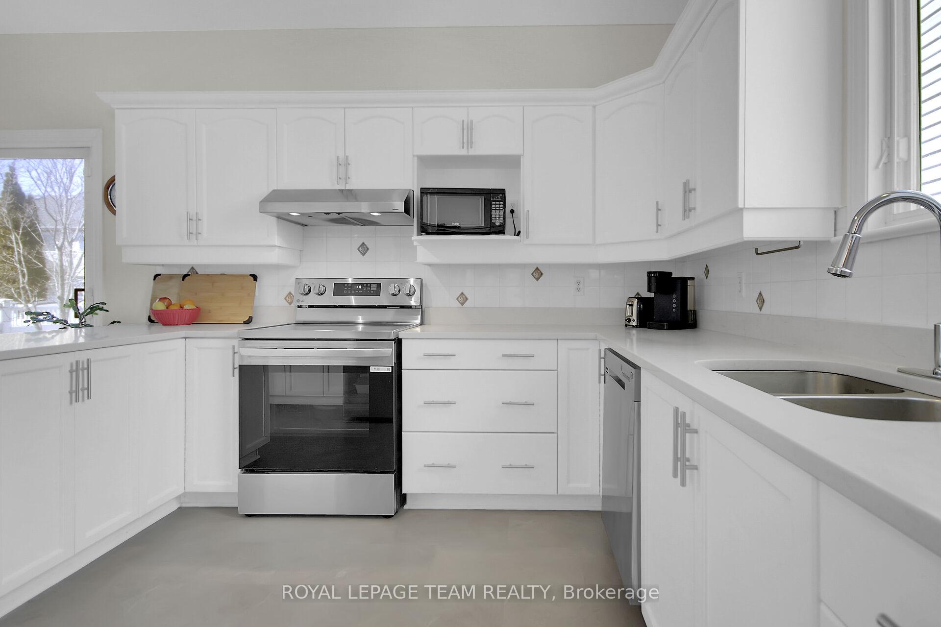 Photo 7 of 19 Athena Way, Ottawa, Barrhaven East — HOMEH