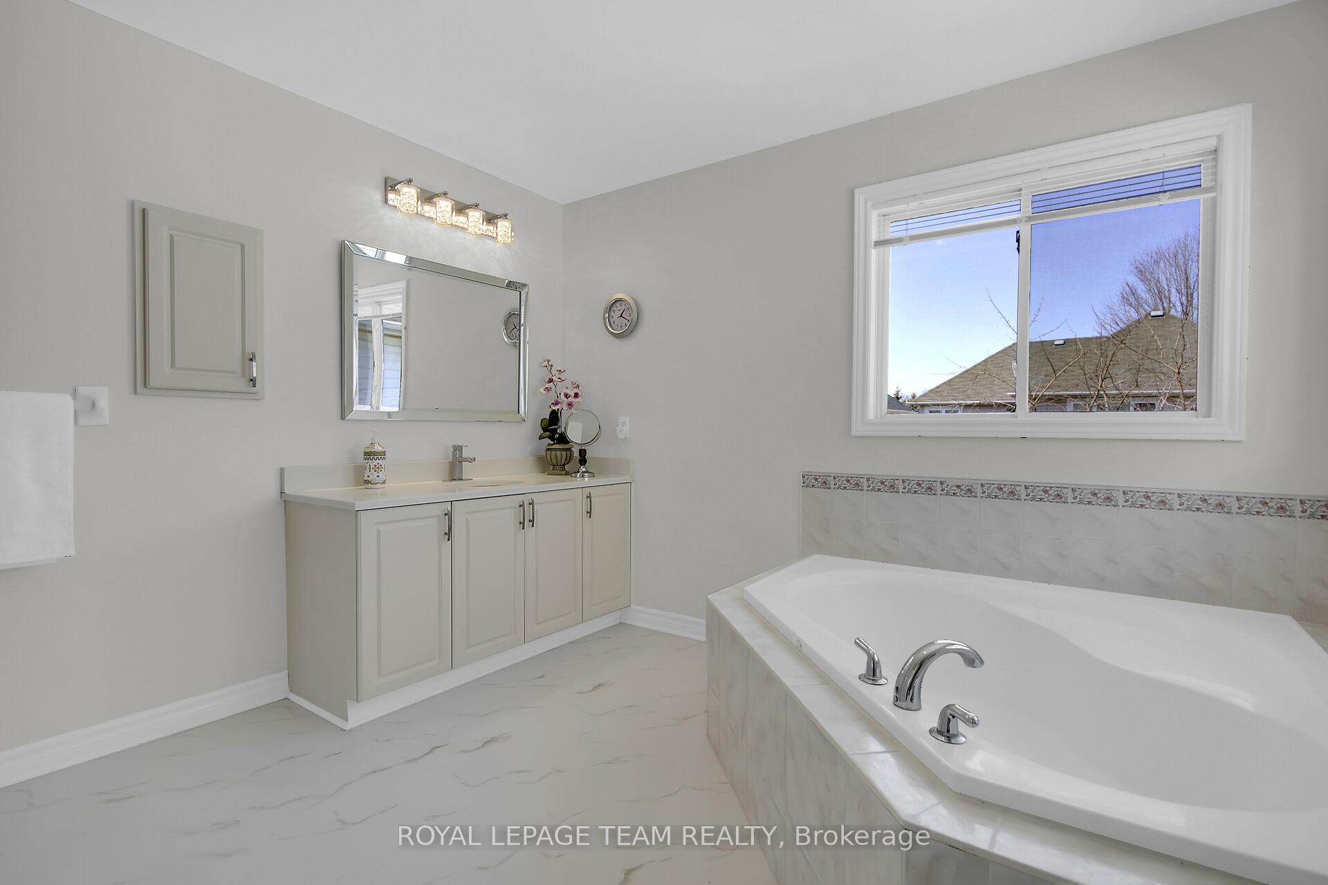Photo 23 of 19 Athena Way, Ottawa, Barrhaven East — HOMEH