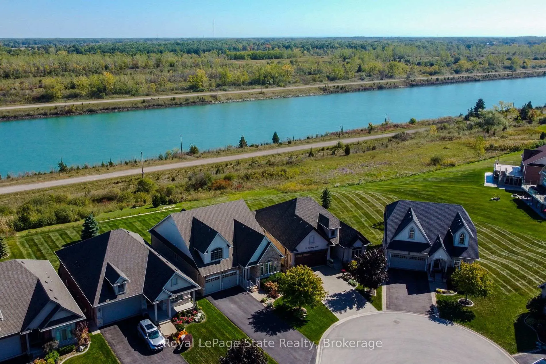 Photo 2 of 115 Turnberry Trail, Welland, Hwy 406/Welland — HOMEH