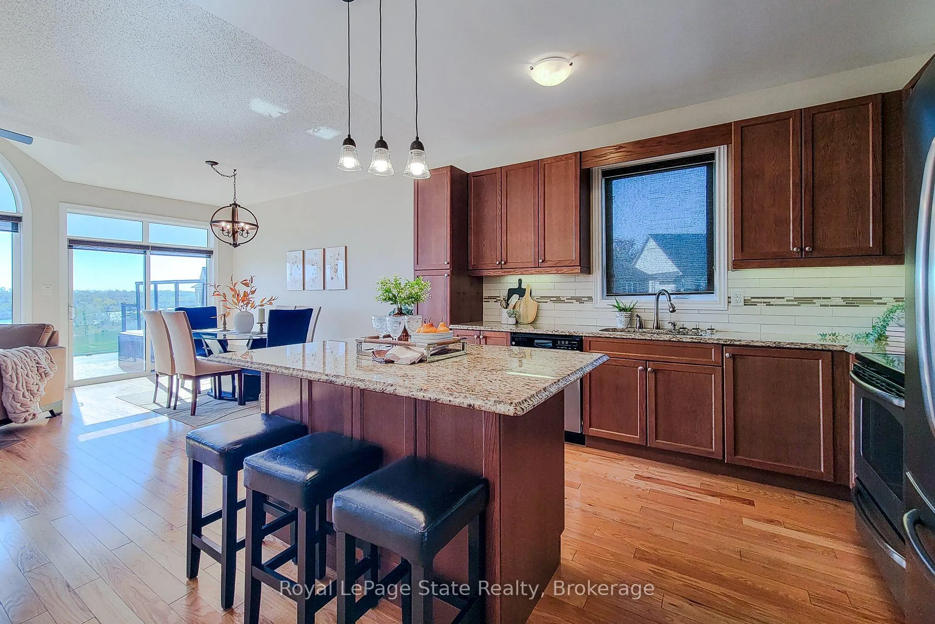 Photo 8 of 115 Turnberry Trail, Welland, Hwy 406/Welland — HOMEH