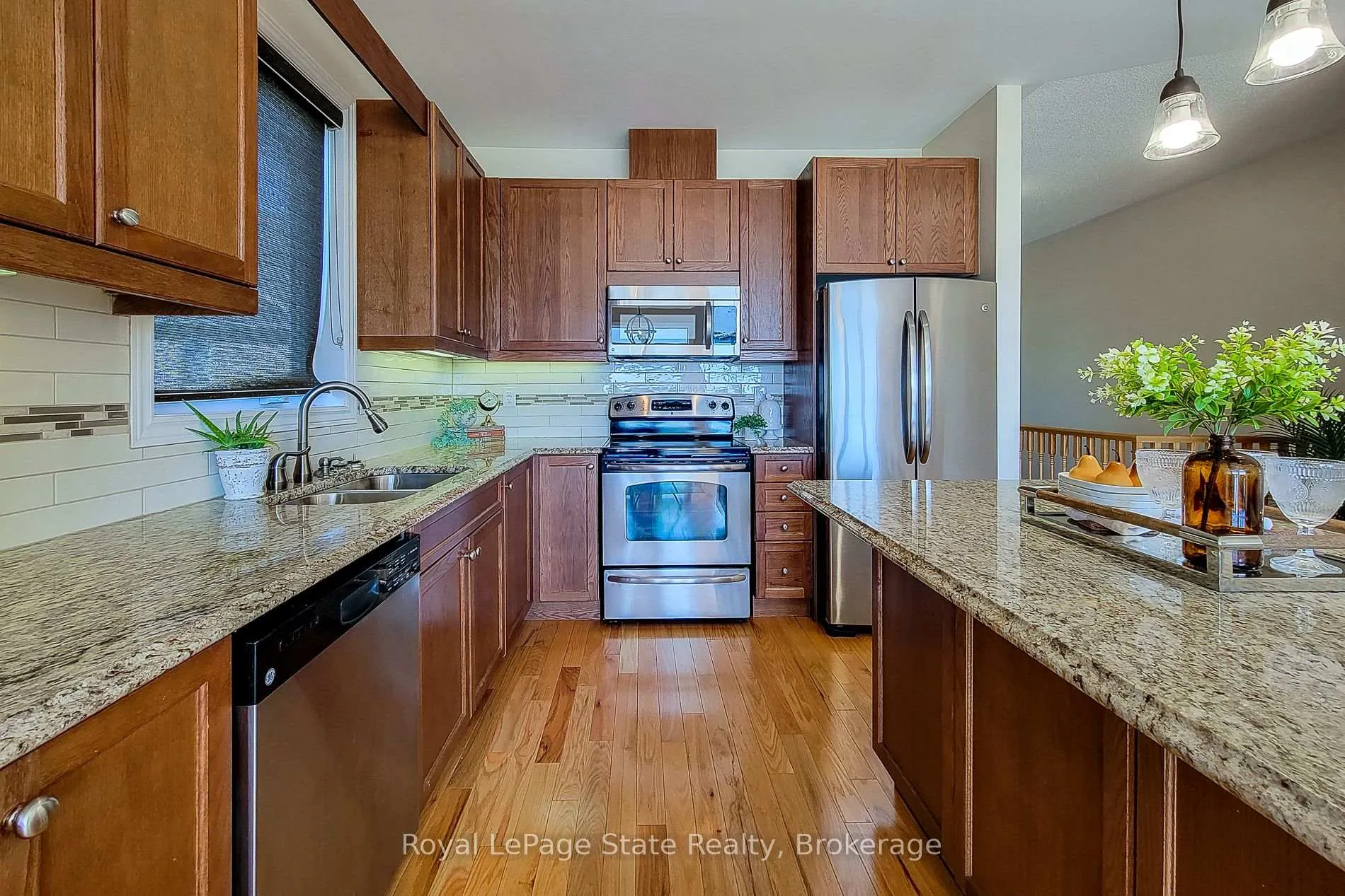Photo 9 of 115 Turnberry Trail, Welland, Hwy 406/Welland — HOMEH
