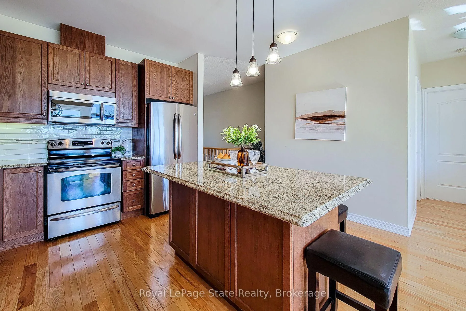 Photo 10 of 115 Turnberry Trail, Welland, Hwy 406/Welland — HOMEH