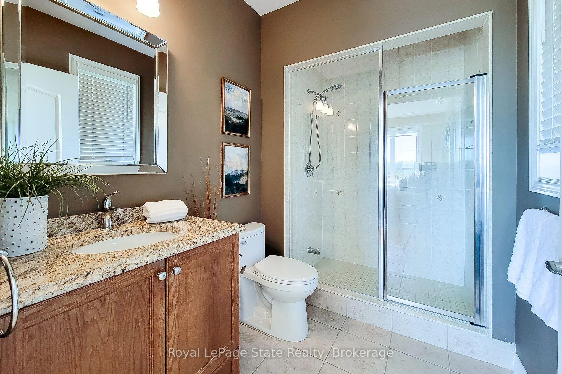 Photo 20 of 115 Turnberry Trail, Welland, Hwy 406/Welland — HOMEH