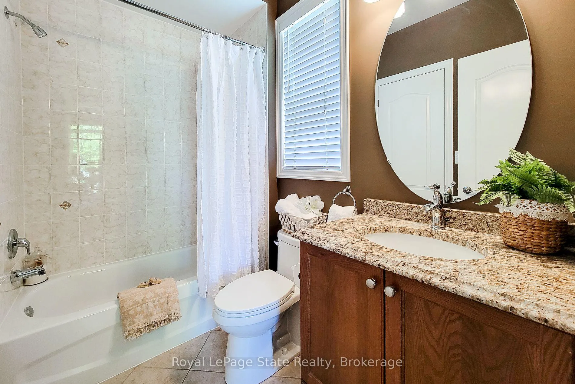 Photo 22 of 115 Turnberry Trail, Welland, Hwy 406/Welland — HOMEH