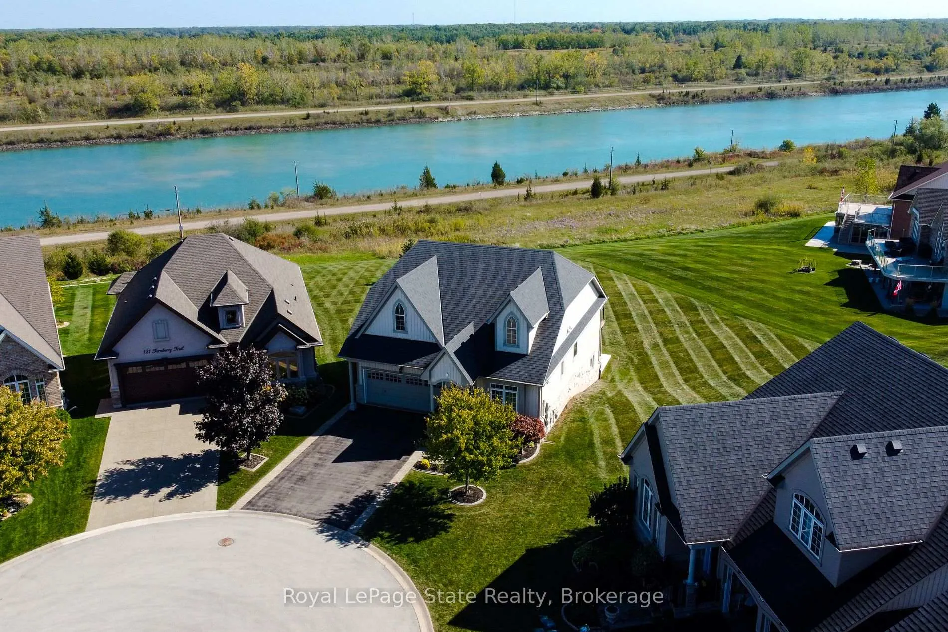 Photo 36 of 115 Turnberry Trail, Welland, Hwy 406/Welland — HOMEH
