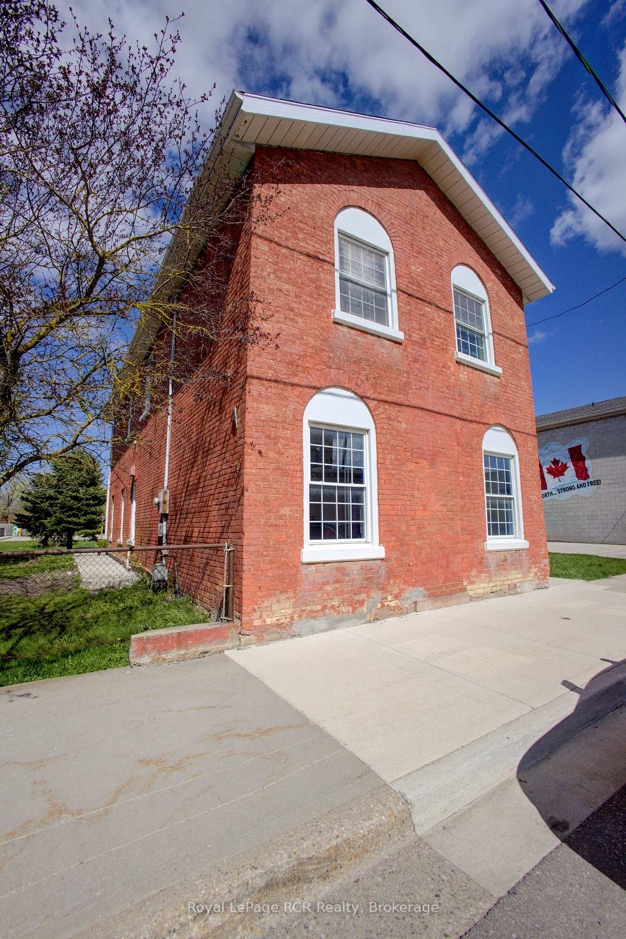 Front of 221 George Street