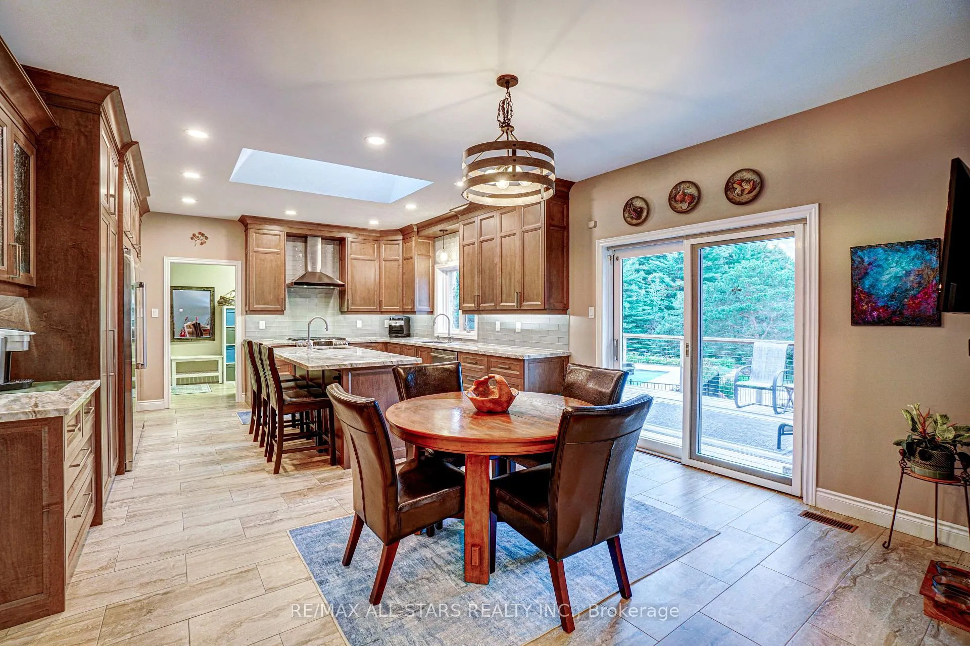 Photo 8 of 210 Ashworth Road, Uxbridge, Rural Uxbridge — HOMEH