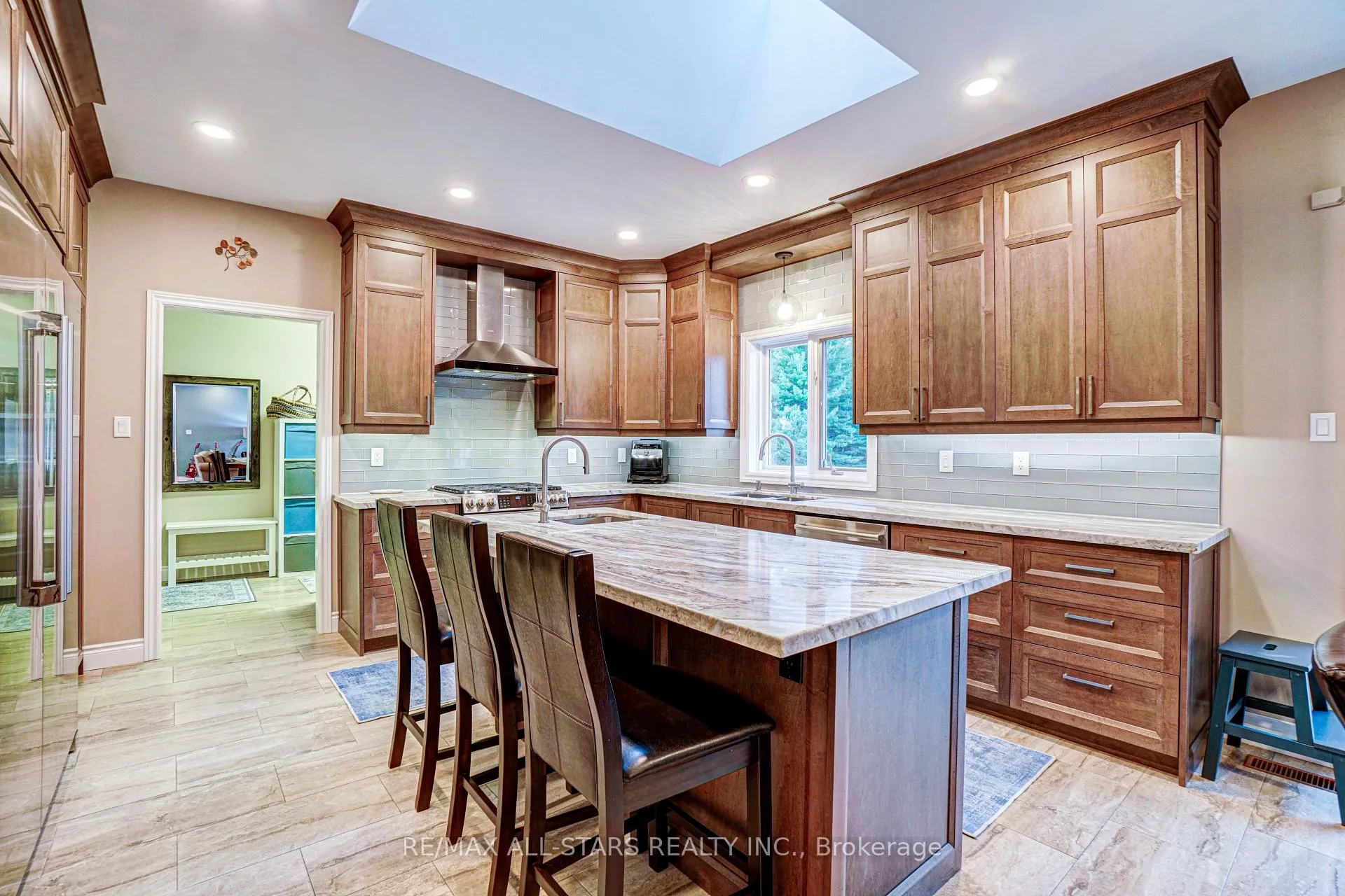 Photo 9 of 210 Ashworth Road, Uxbridge, Rural Uxbridge — HOMEH