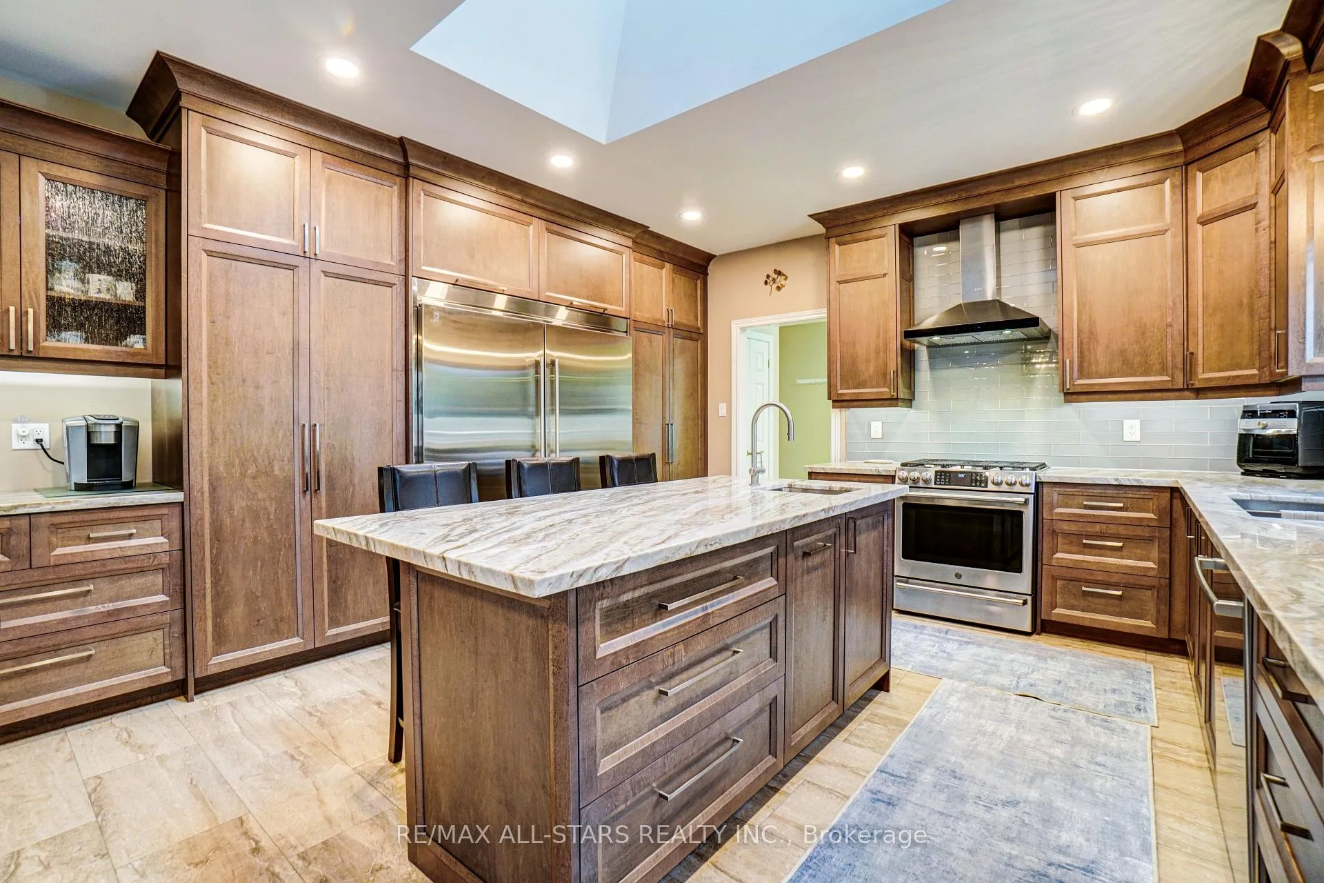Photo 10 of 210 Ashworth Road, Uxbridge, Rural Uxbridge — HOMEH