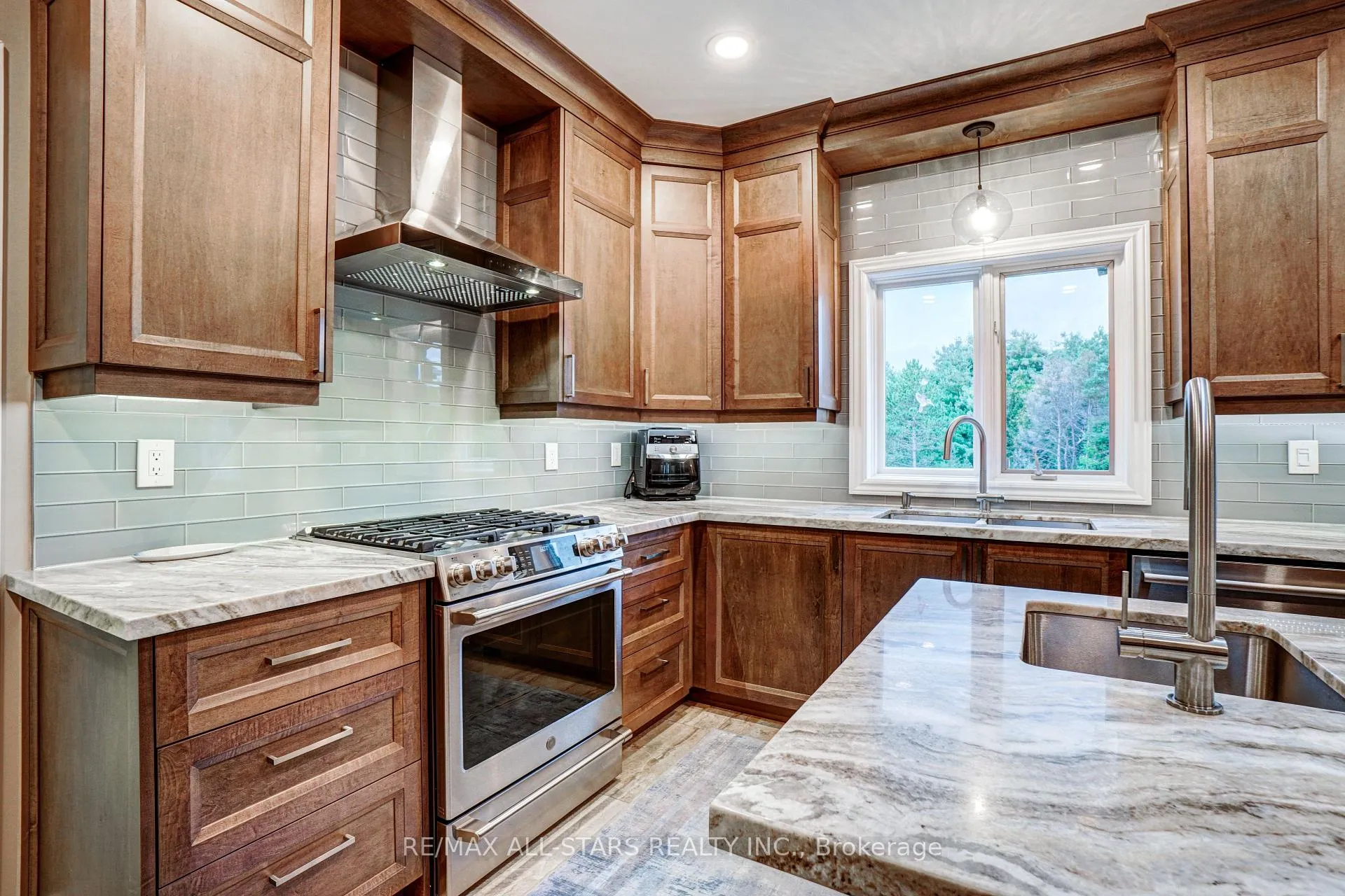 Photo 12 of 210 Ashworth Road, Uxbridge, Rural Uxbridge — HOMEH