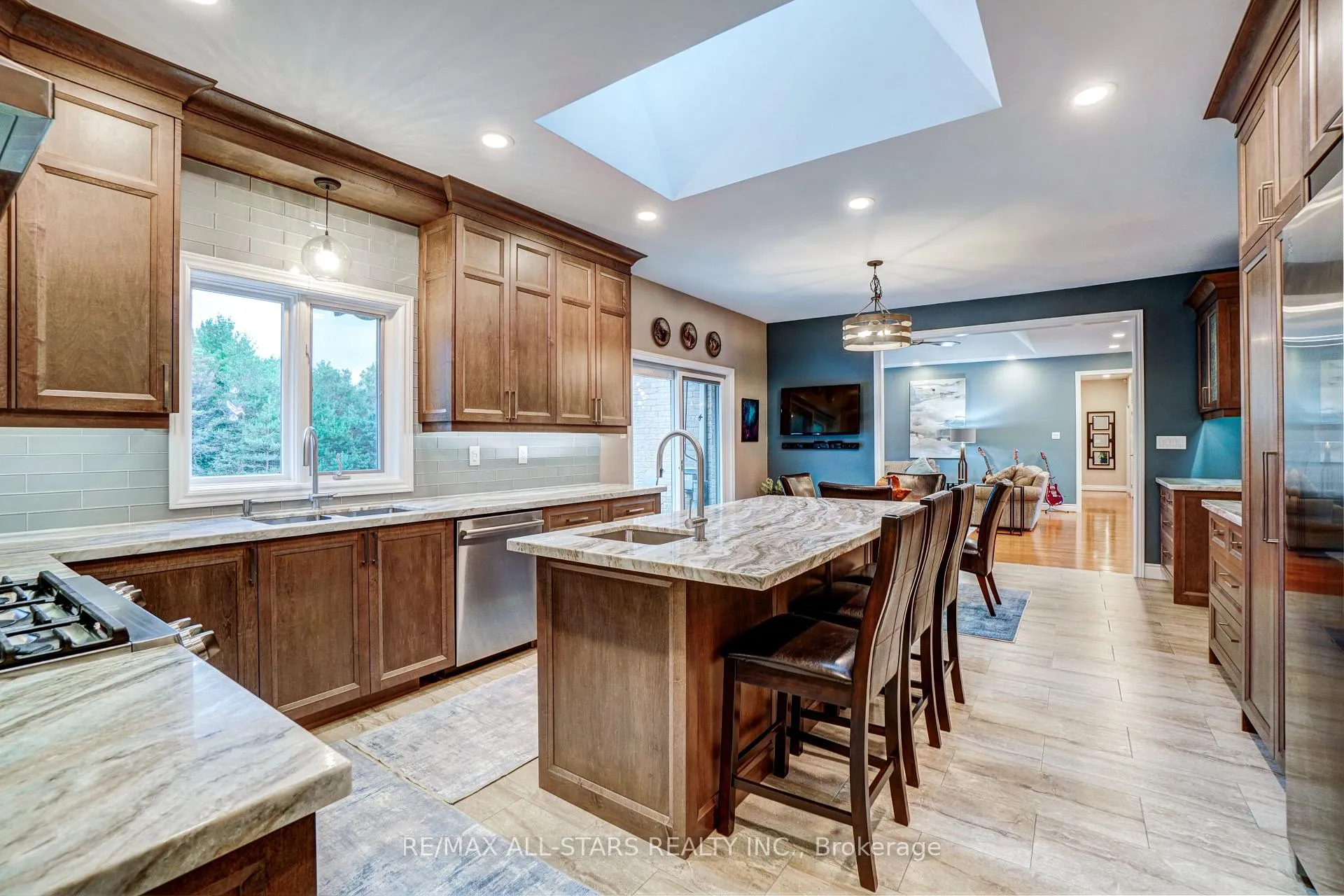 Photo 13 of 210 Ashworth Road, Uxbridge, Rural Uxbridge — HOMEH