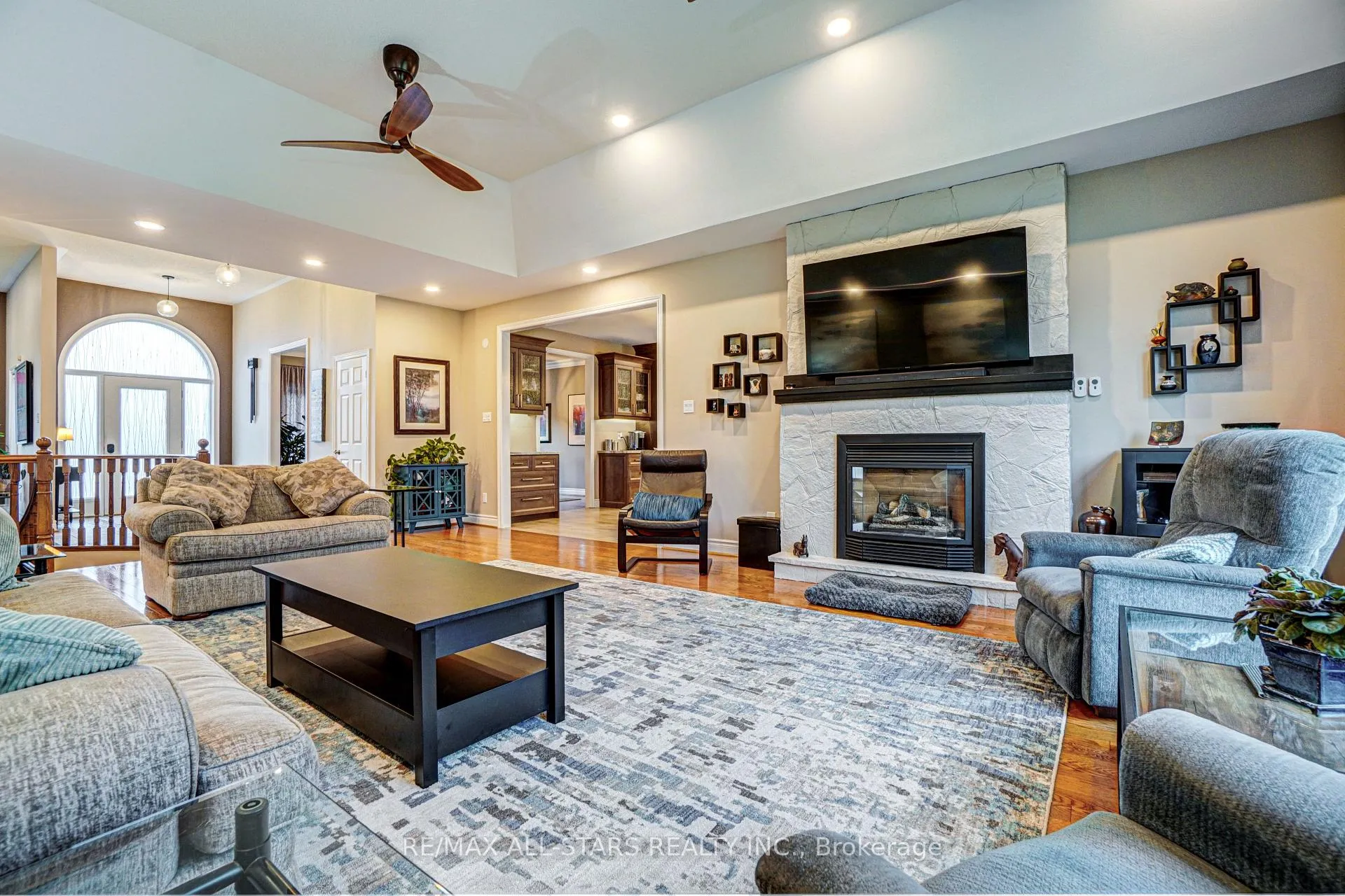 Photo 17 of 210 Ashworth Road, Uxbridge, Rural Uxbridge — HOMEH