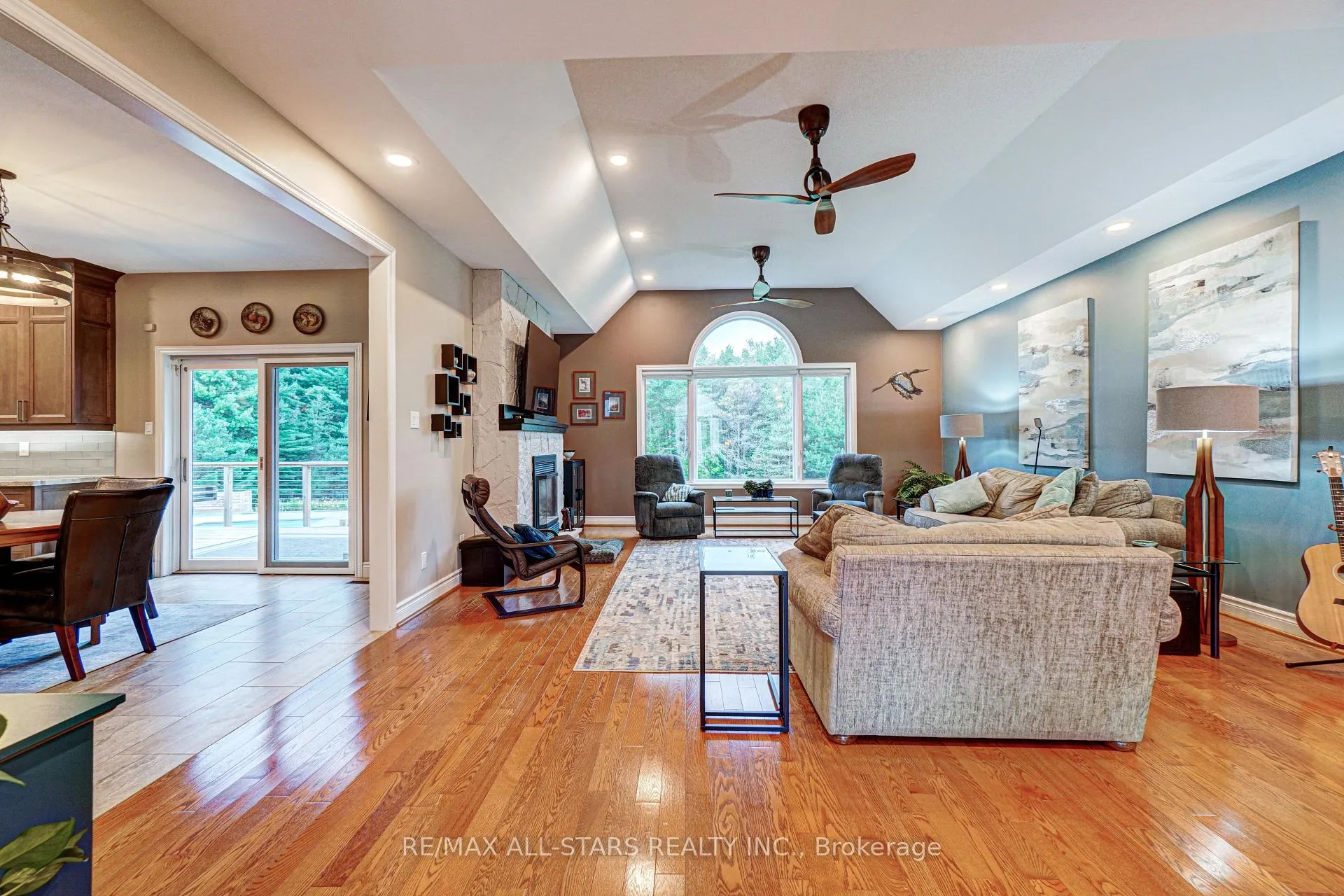 Photo 18 of 210 Ashworth Road, Uxbridge, Rural Uxbridge — HOMEH