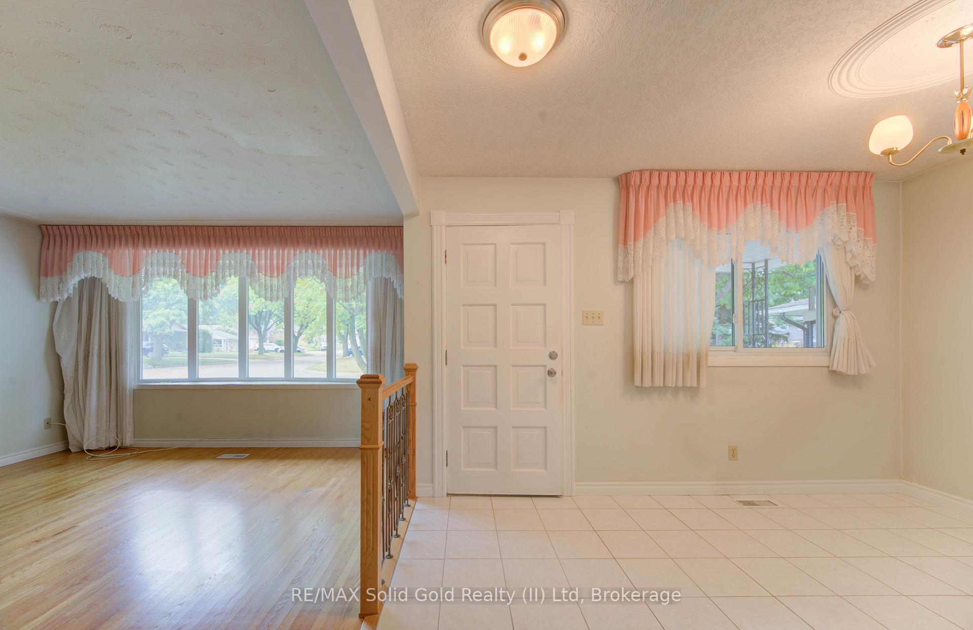 Photo 4 of 269 Grangewood Court, Waterloo — HOMEH