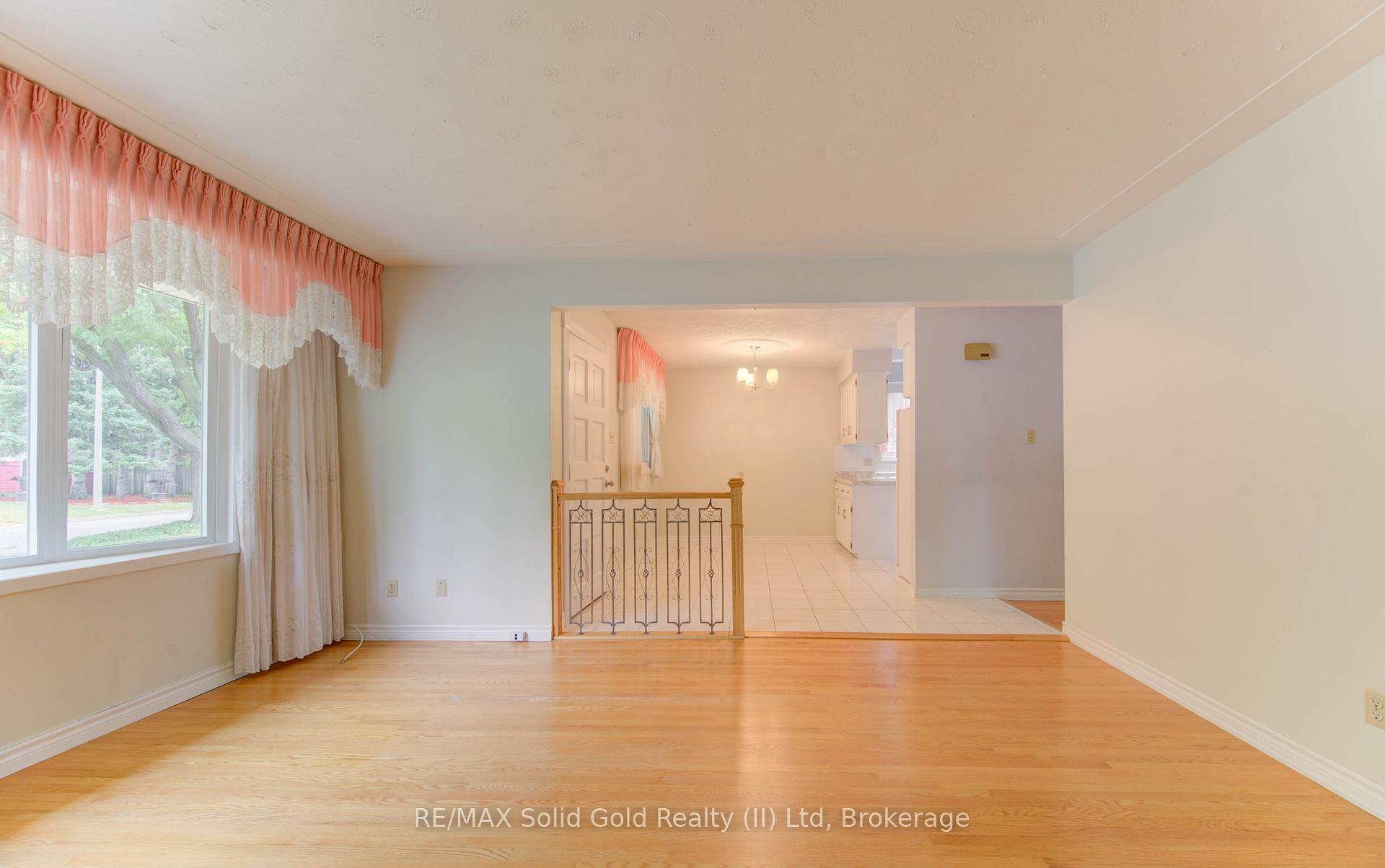 Photo 7 of 269 Grangewood Court, Waterloo — HOMEH