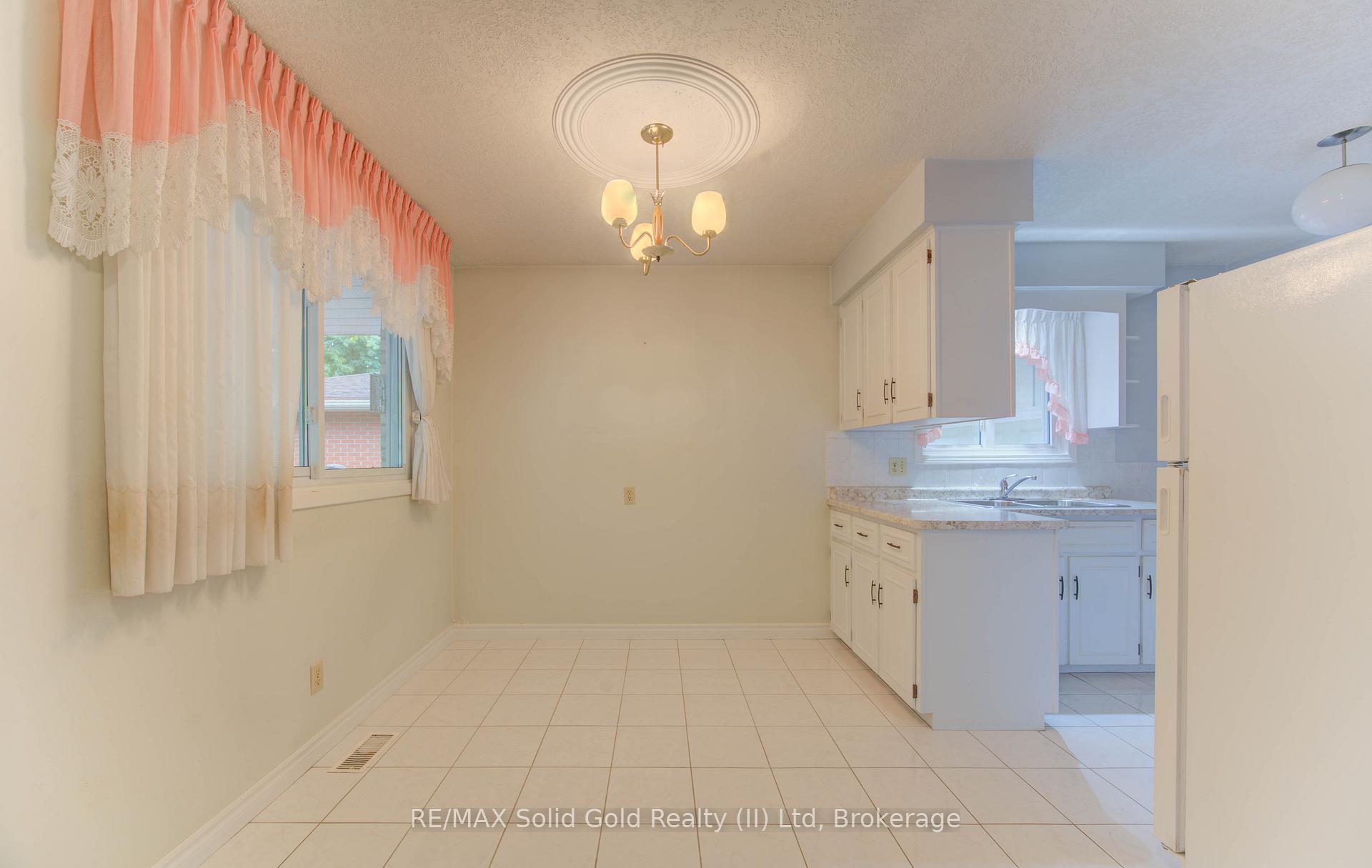 Photo 8 of 269 Grangewood Court, Waterloo — HOMEH