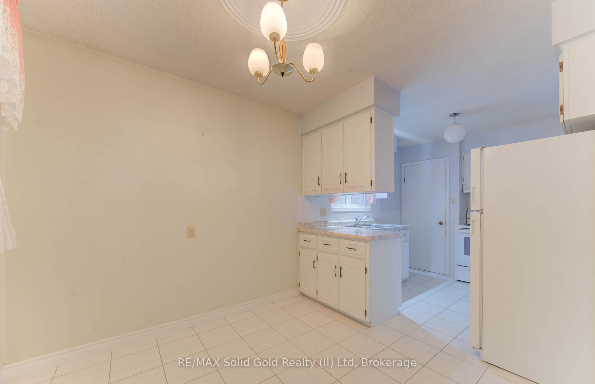 Photo 9 of 269 Grangewood Court, Waterloo — HOMEH
