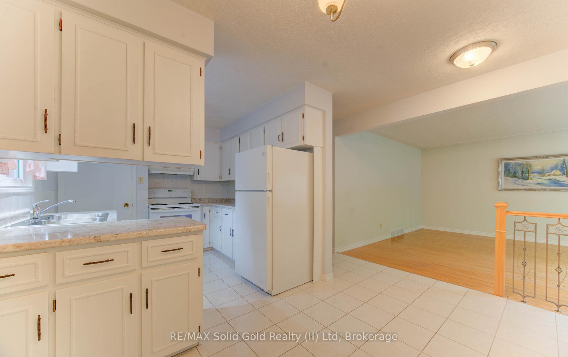 Photo 10 of 269 Grangewood Court, Waterloo — HOMEH