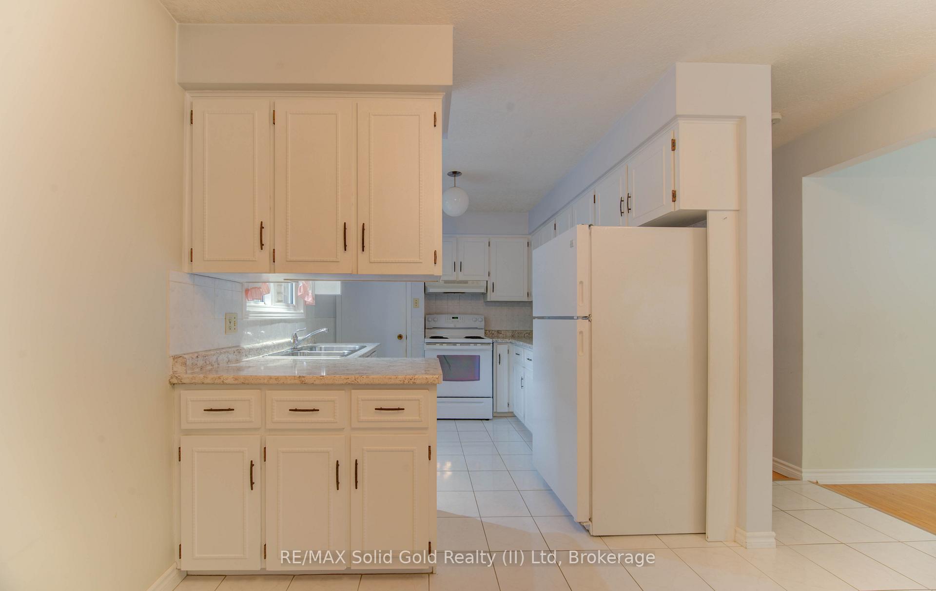 Photo 11 of 269 Grangewood Court, Waterloo — HOMEH