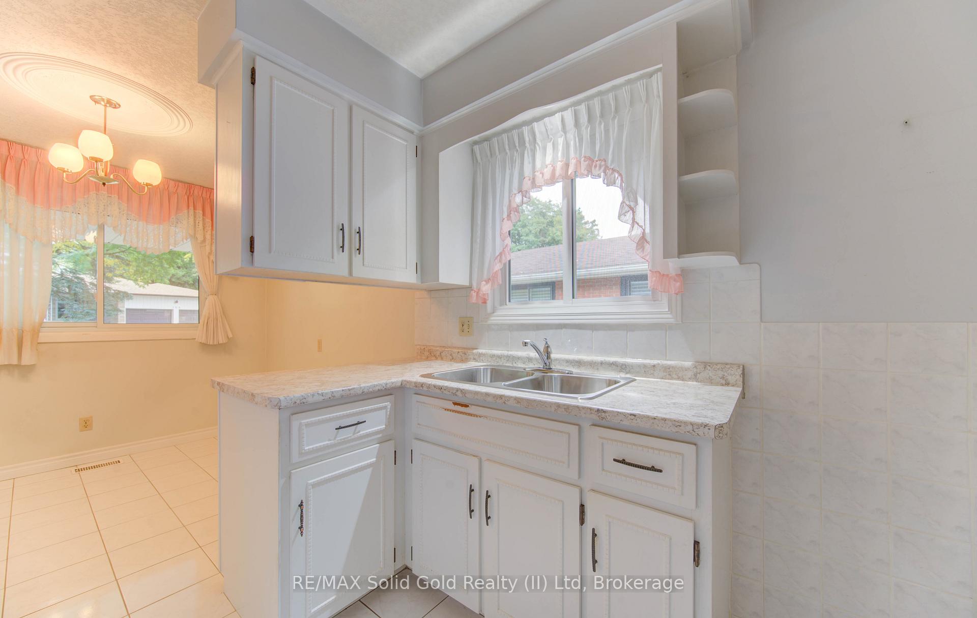 Photo 13 of 269 Grangewood Court, Waterloo — HOMEH