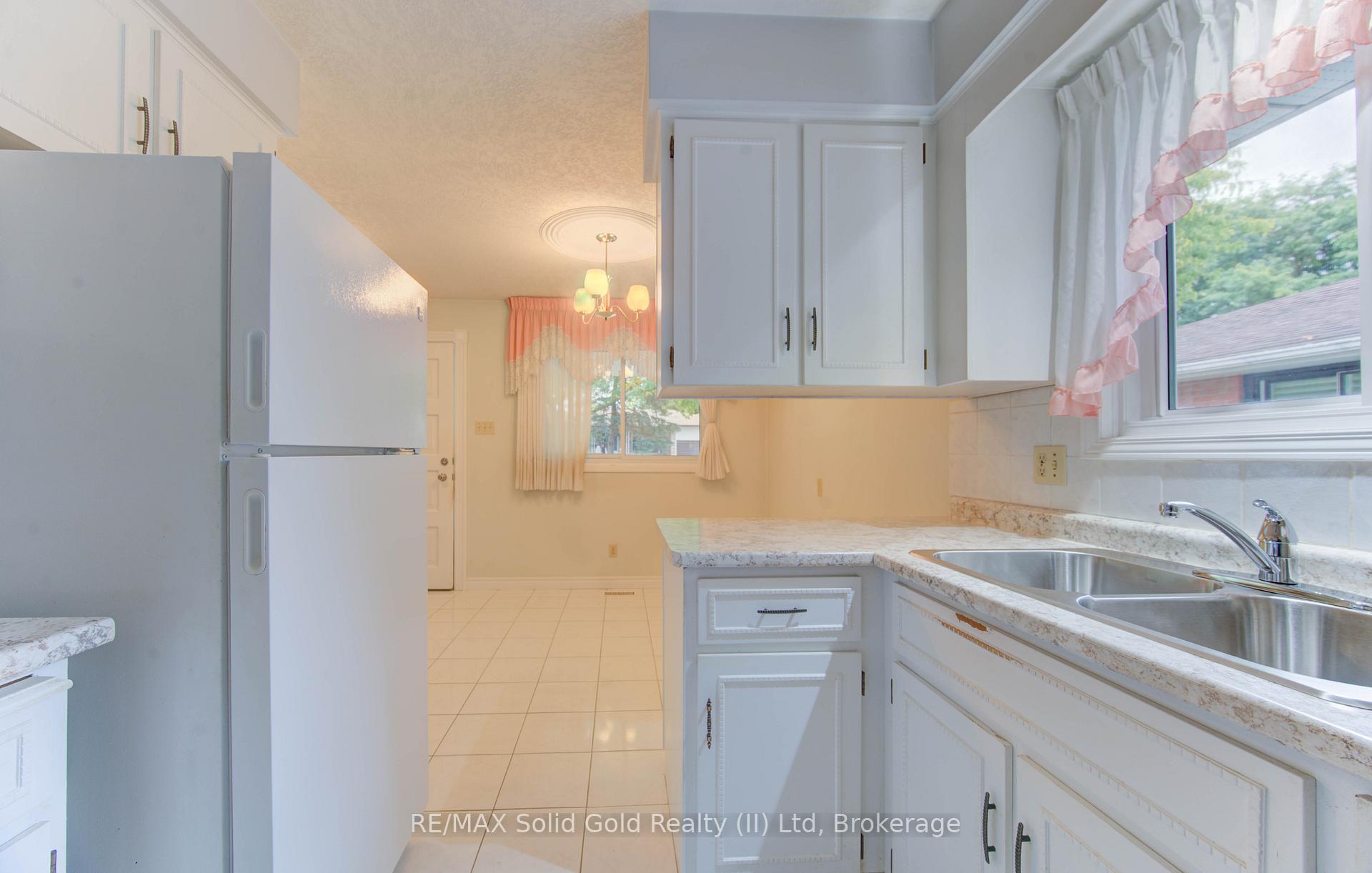 Photo 14 of 269 Grangewood Court, Waterloo — HOMEH