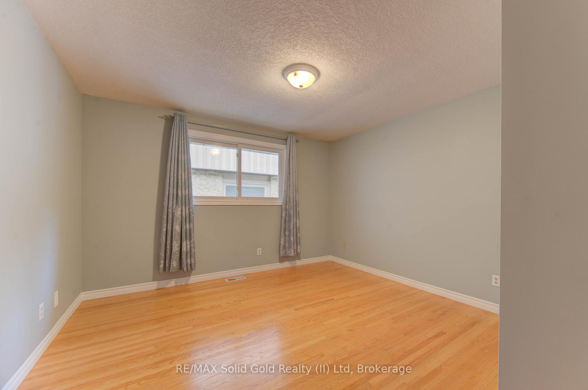 Photo 17 of 269 Grangewood Court, Waterloo — HOMEH