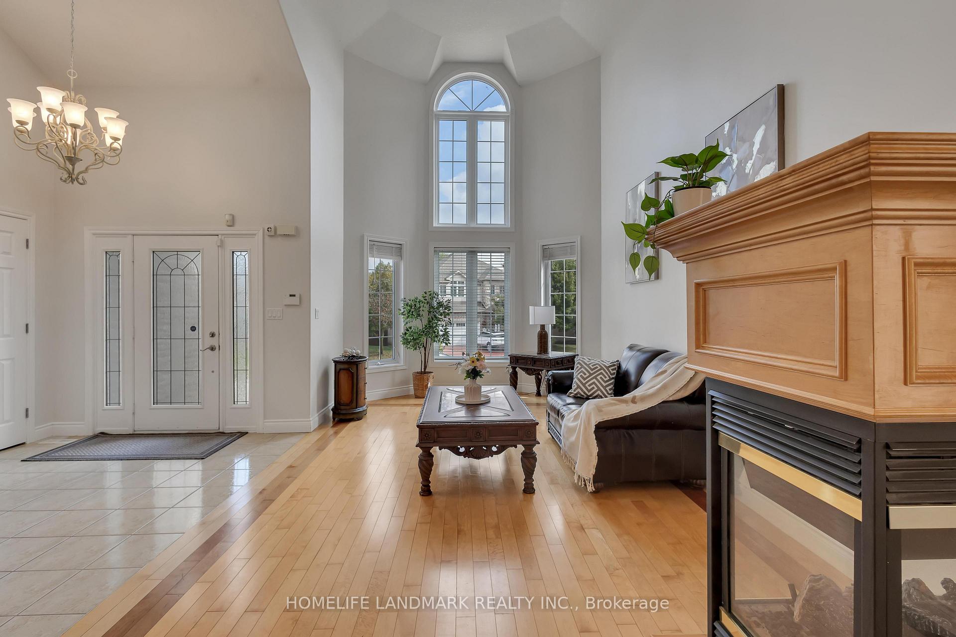 Photo 8 of 517 Yorkshire Drive, Waterloo — HOMEH