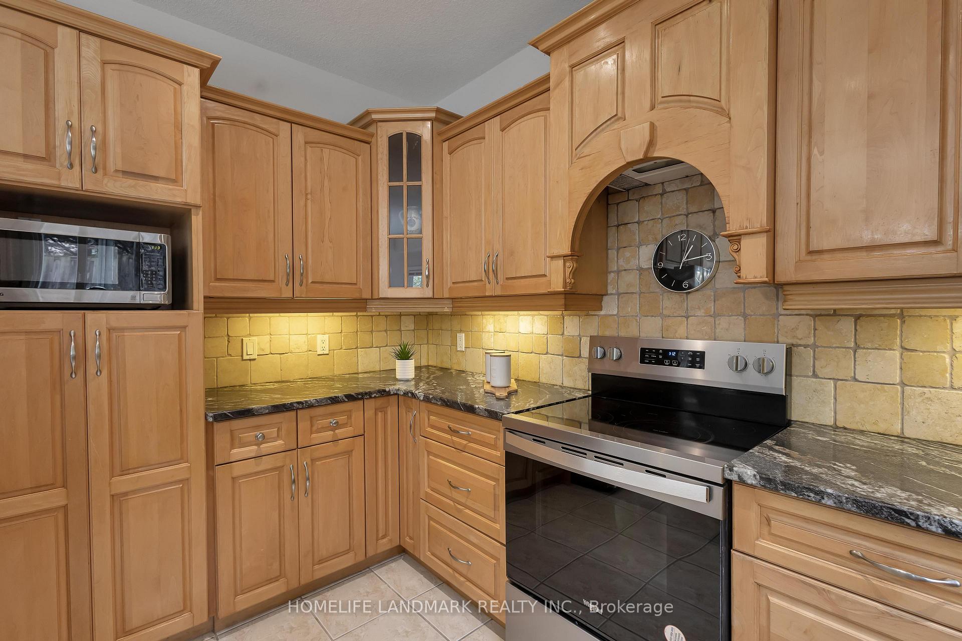 Photo 15 of 517 Yorkshire Drive, Waterloo — HOMEH