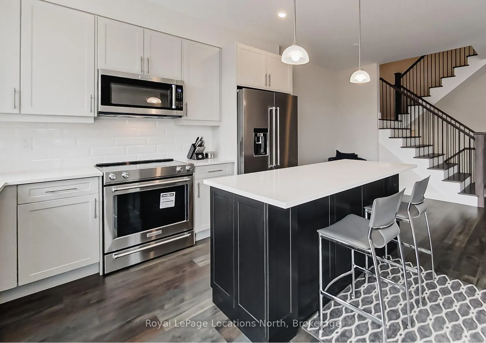 Photo 11 of 139 White Oak Crescent, Blue Mountains — HOMEH