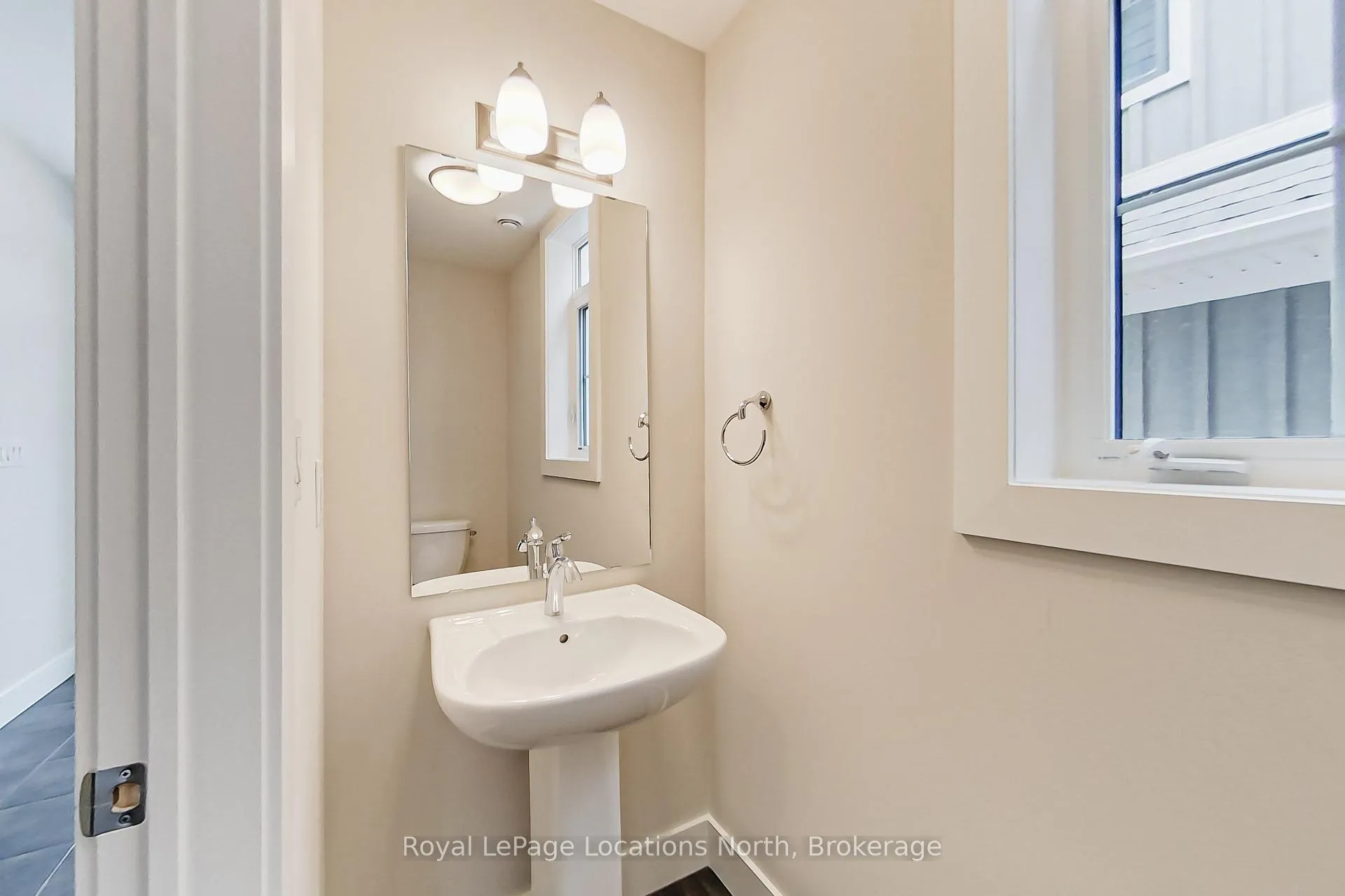 Photo 19 of 139 White Oak Crescent, Blue Mountains — HOMEH