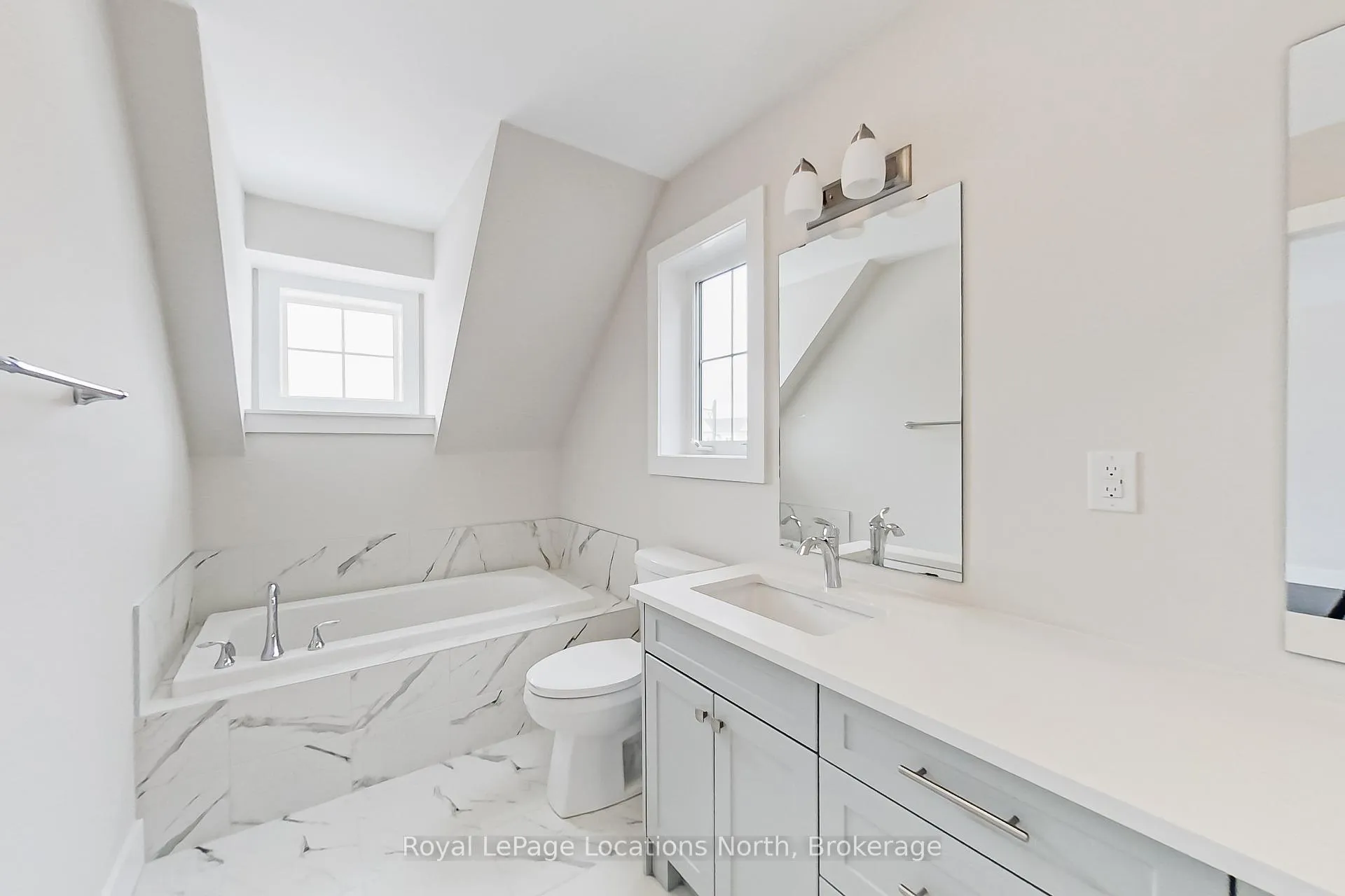 Photo 25 of 139 White Oak Crescent, Blue Mountains — HOMEH