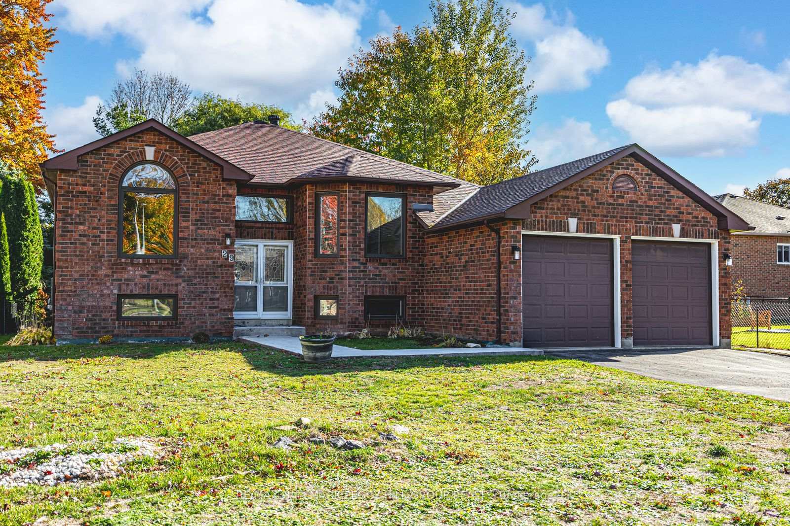 Photo 1 of 29 Silver Birch Avenue, Wasaga Beach — HOMEH