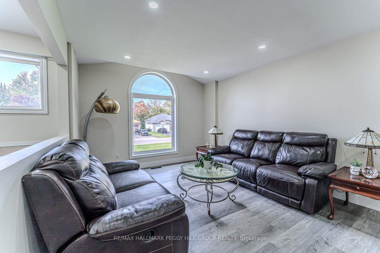Photo 3 of 29 Silver Birch Avenue, Wasaga Beach — HOMEH