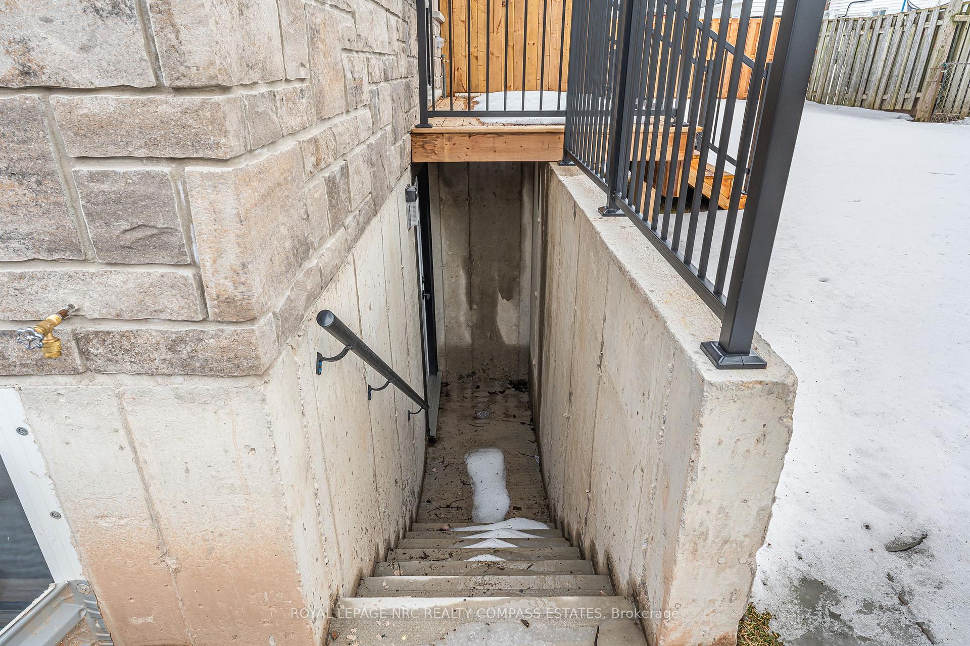 Photo 45 of 25 Downs, Welland, Welland Downtown — HOMEH
