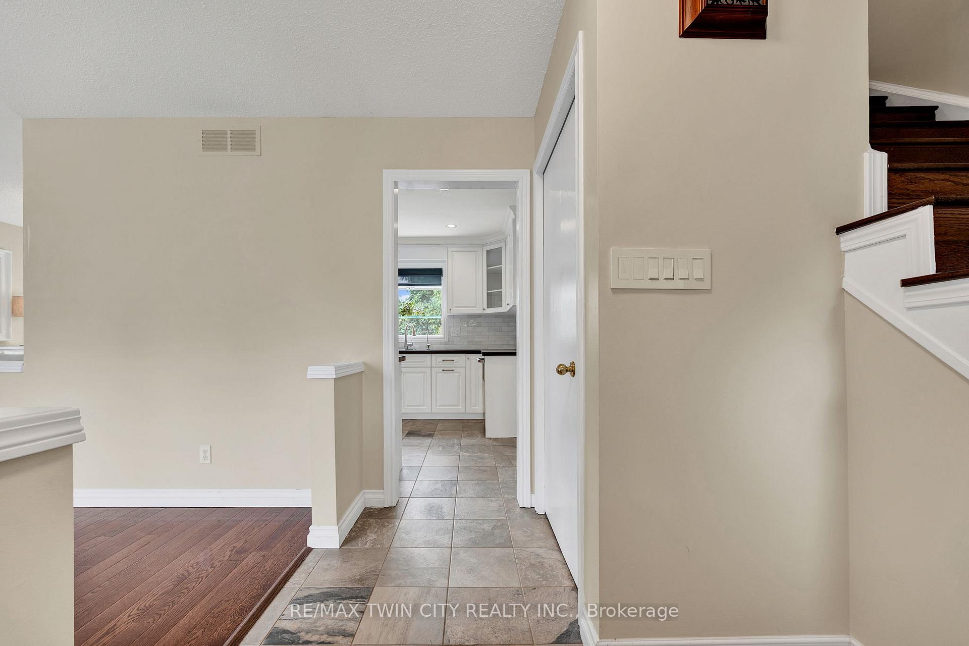 Photo 4 of 148 Candlewood Crescent, Waterloo — HOMEH