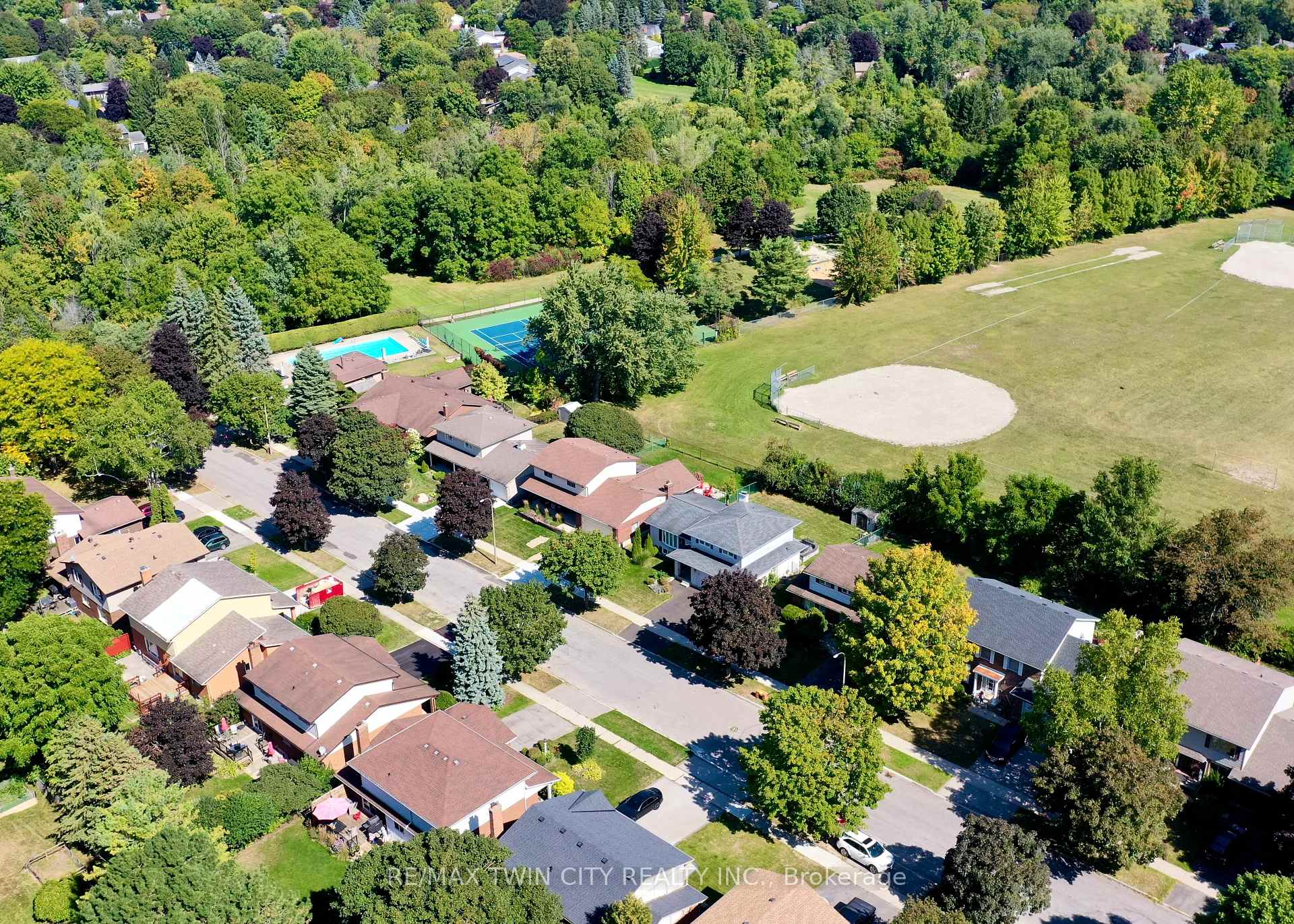 Photo 28 of 148 Candlewood Crescent, Waterloo — HOMEH