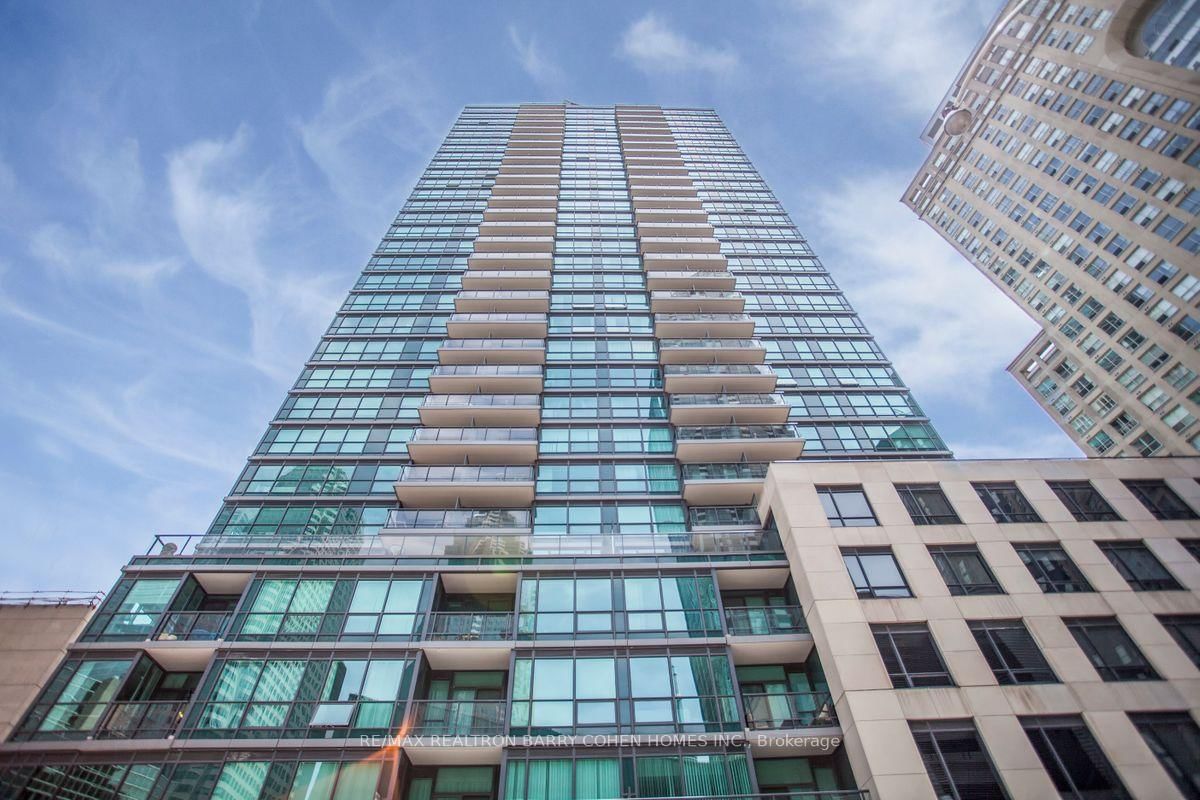 Photo 4 of Unit 607, 1 Scott St, Toronto, Waterfront Communities — HOMEH