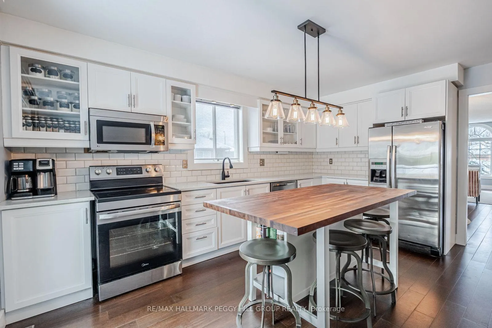 Photo 11 of 63 Mapleton Avenue, Barrie, Holly — HOMEH