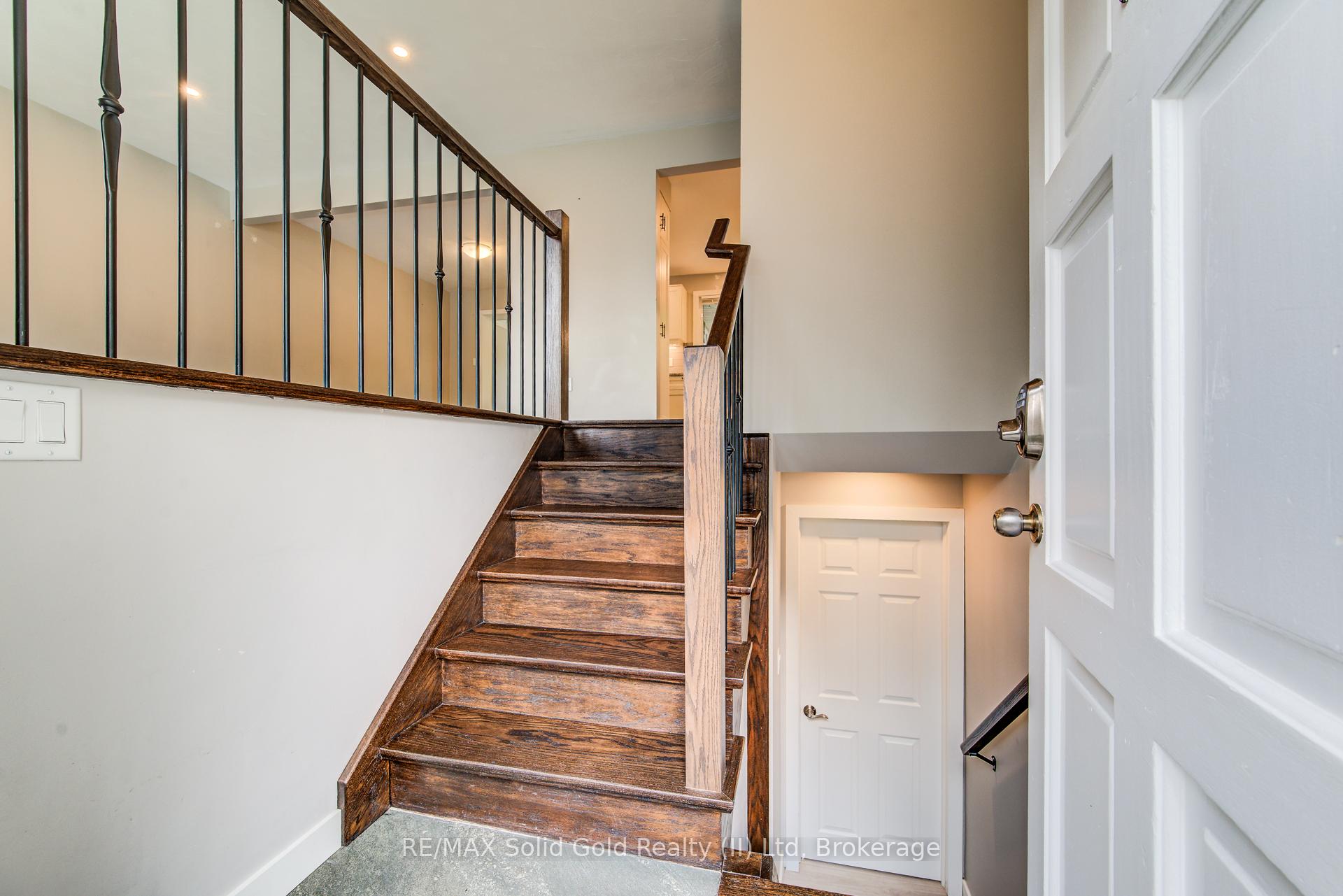 Photo 2 of 558 Sprucehill Avenue, Waterloo — HOMEH
