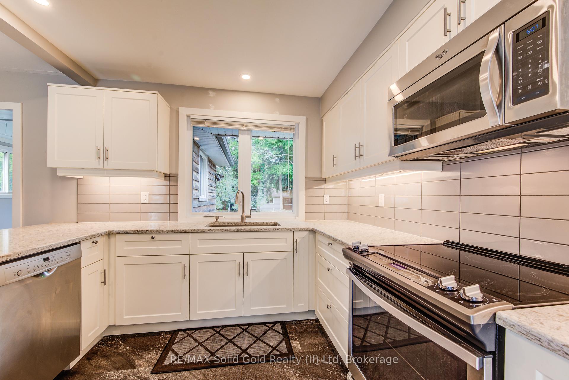 Photo 4 of 558 Sprucehill Avenue, Waterloo — HOMEH