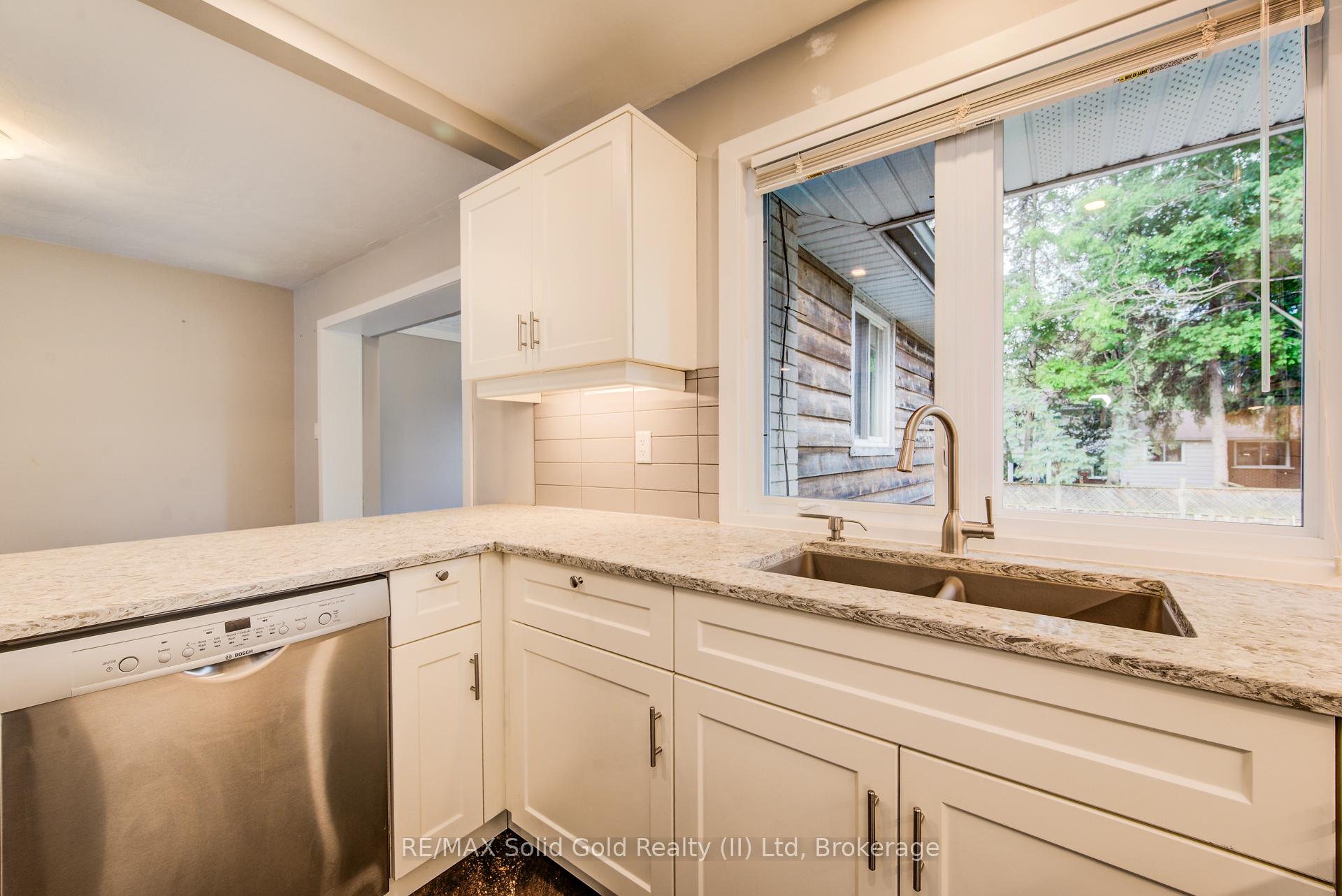 Photo 5 of 558 Sprucehill Avenue, Waterloo — HOMEH