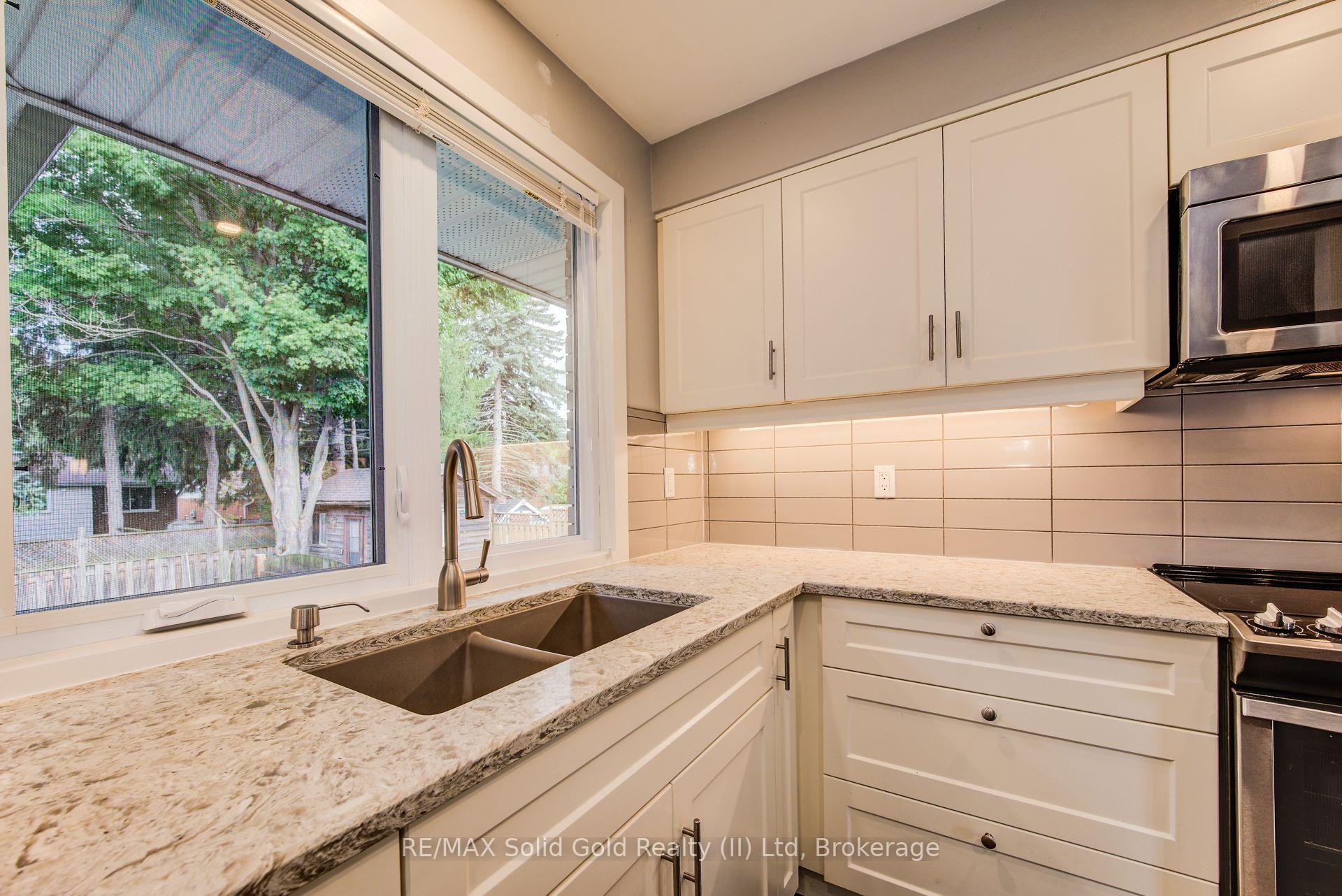 Photo 6 of 558 Sprucehill Avenue, Waterloo — HOMEH