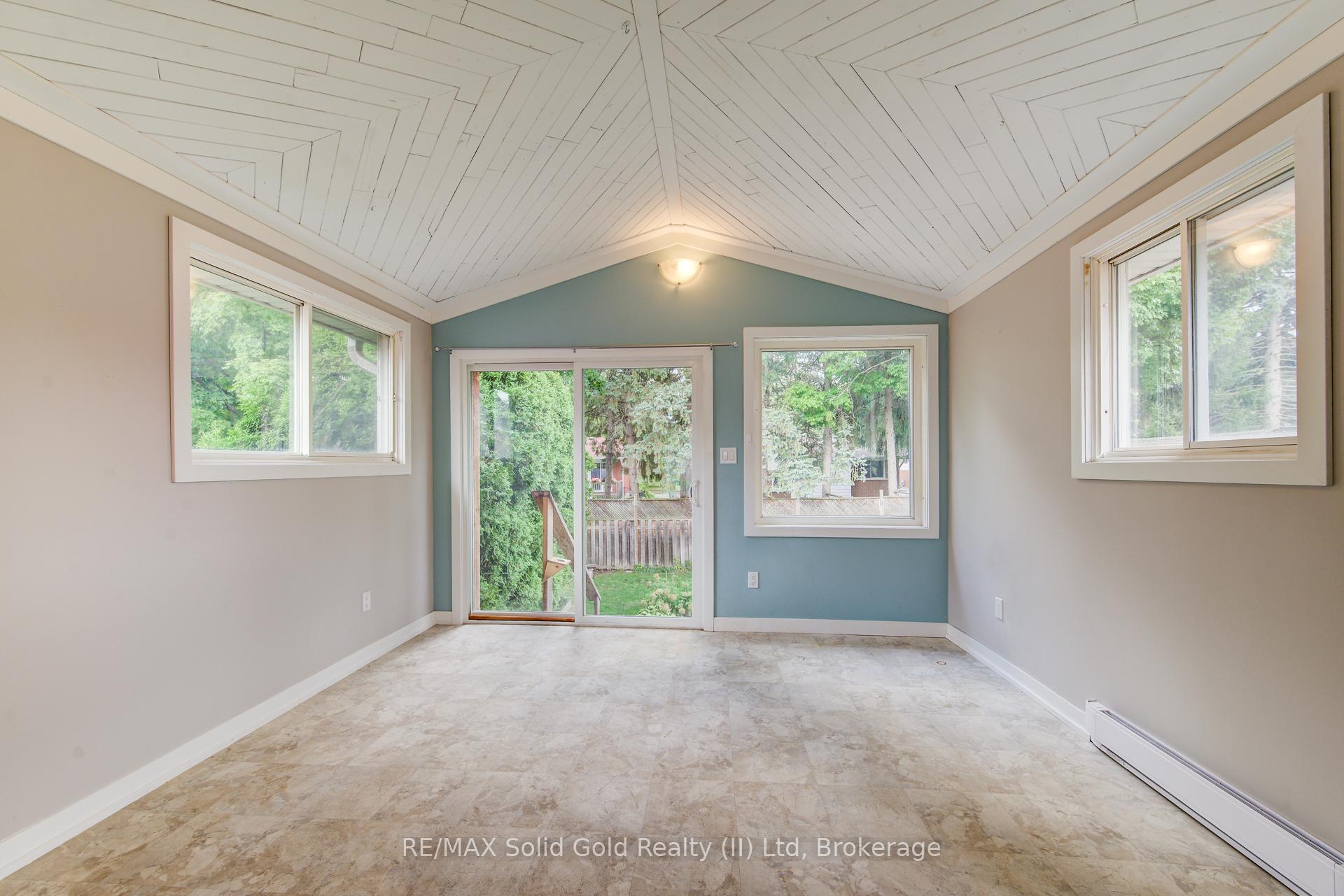 Photo 10 of 558 Sprucehill Avenue, Waterloo — HOMEH