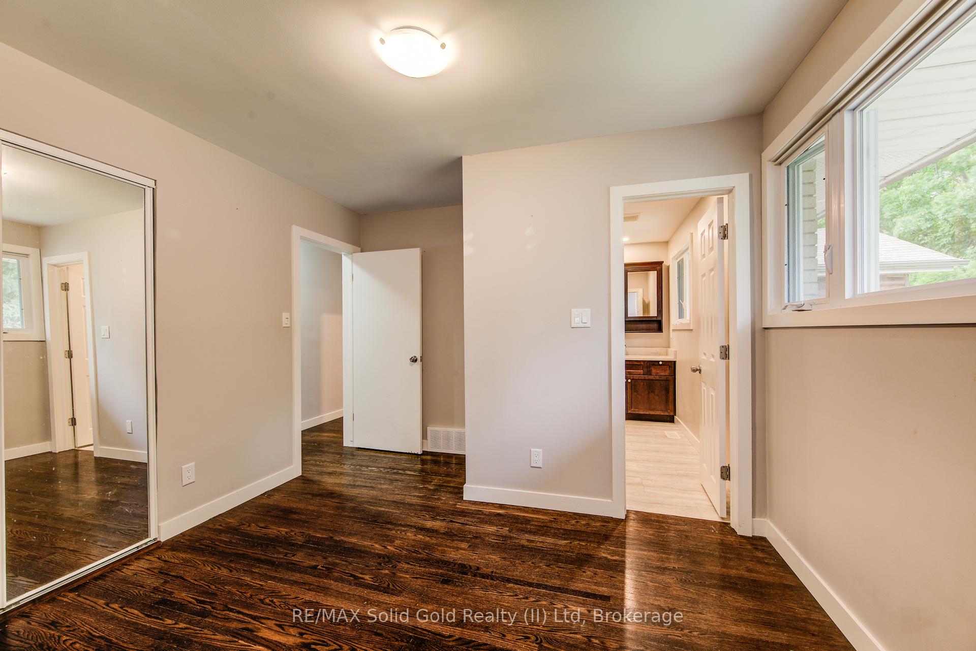 Photo 12 of 558 Sprucehill Avenue, Waterloo — HOMEH