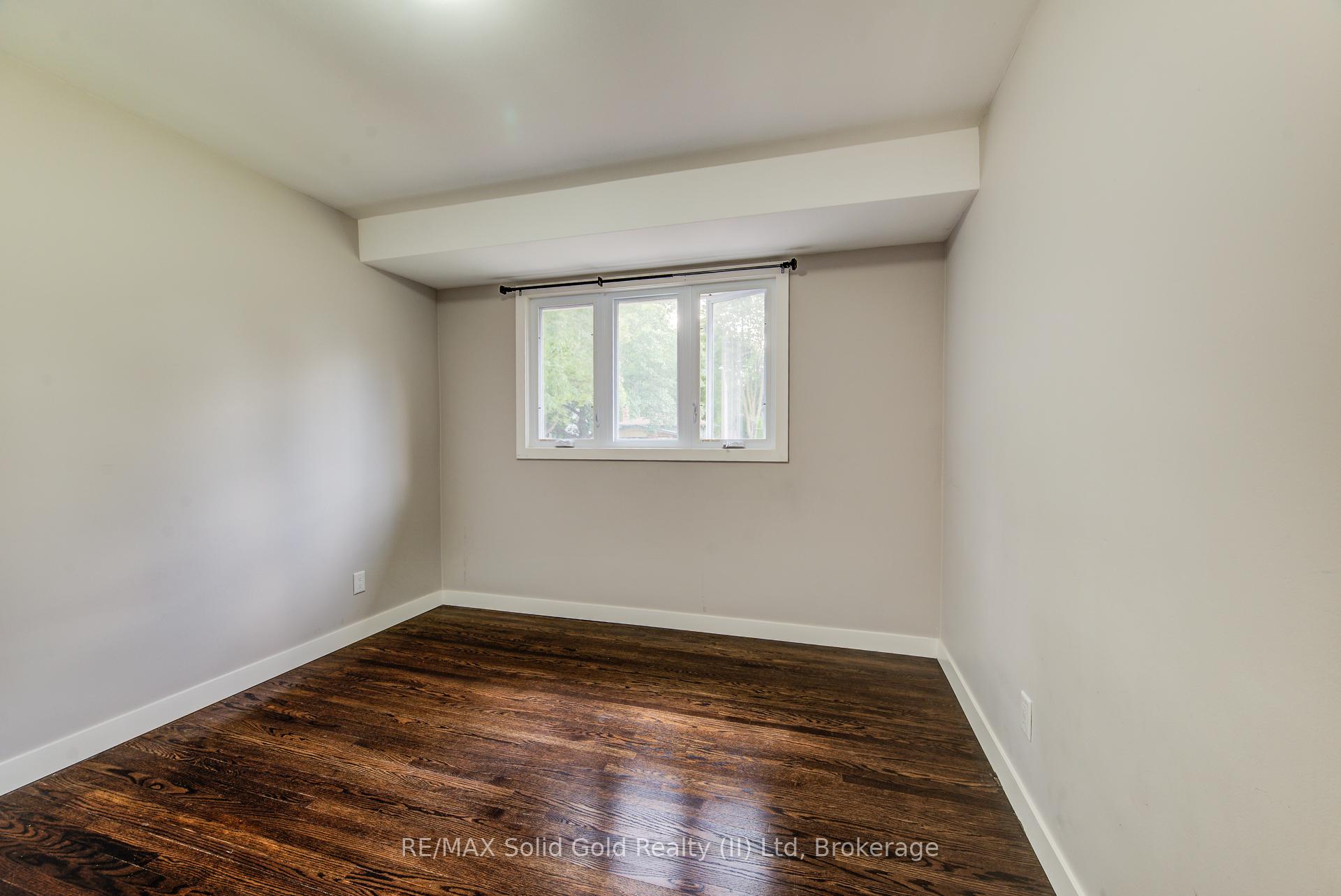 Photo 15 of 558 Sprucehill Avenue, Waterloo — HOMEH