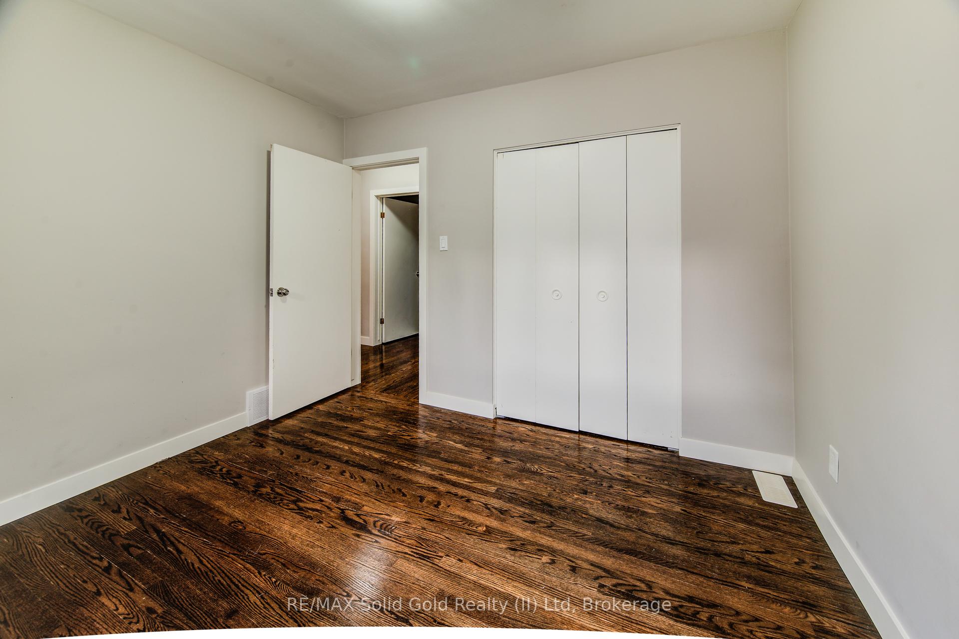 Photo 16 of 558 Sprucehill Avenue, Waterloo — HOMEH